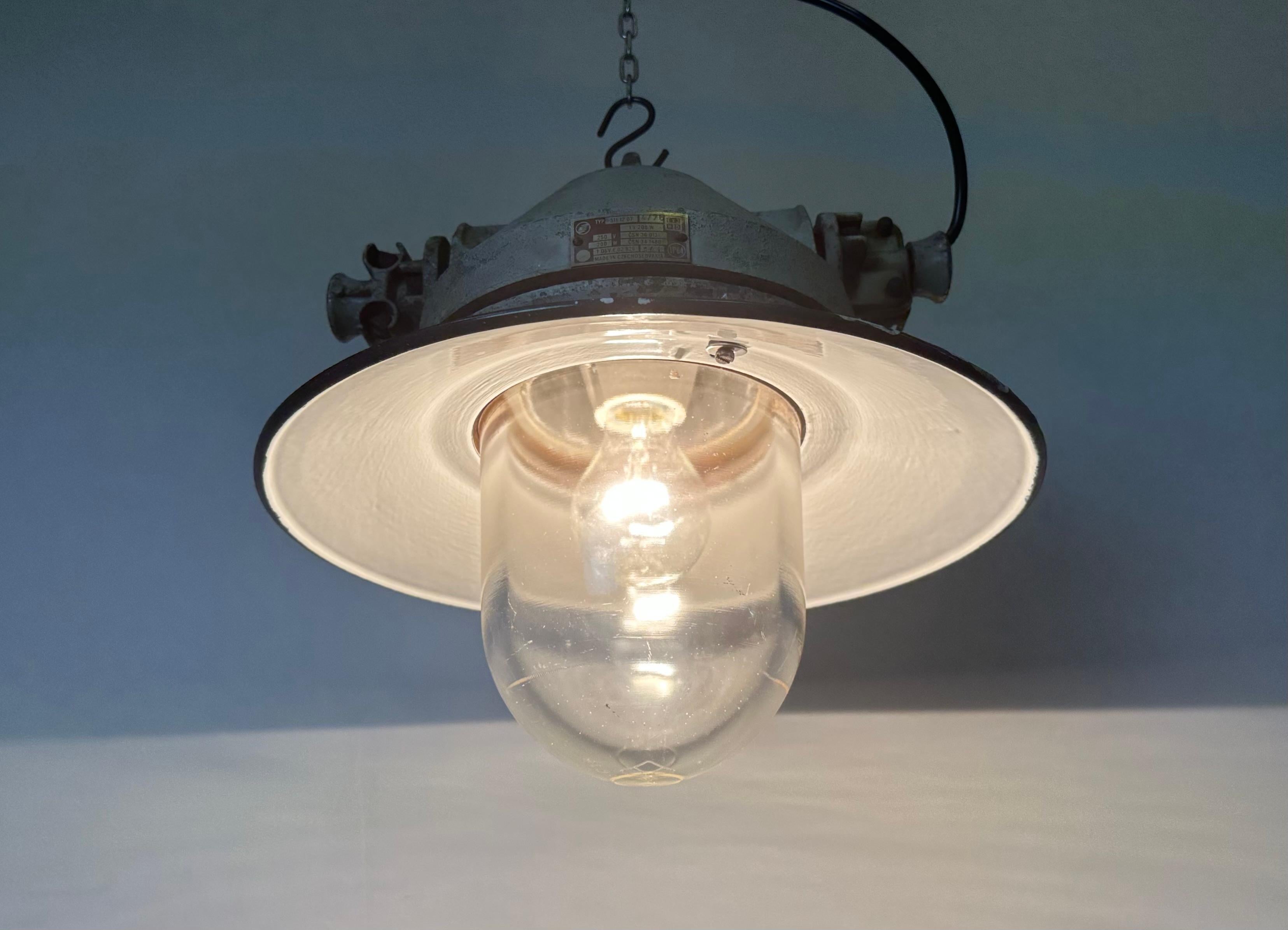 Explosion Proof-Lampe aus grauem Aluminiumguss mit emailliertem Schirm, 1970er Jahre im Angebot 8