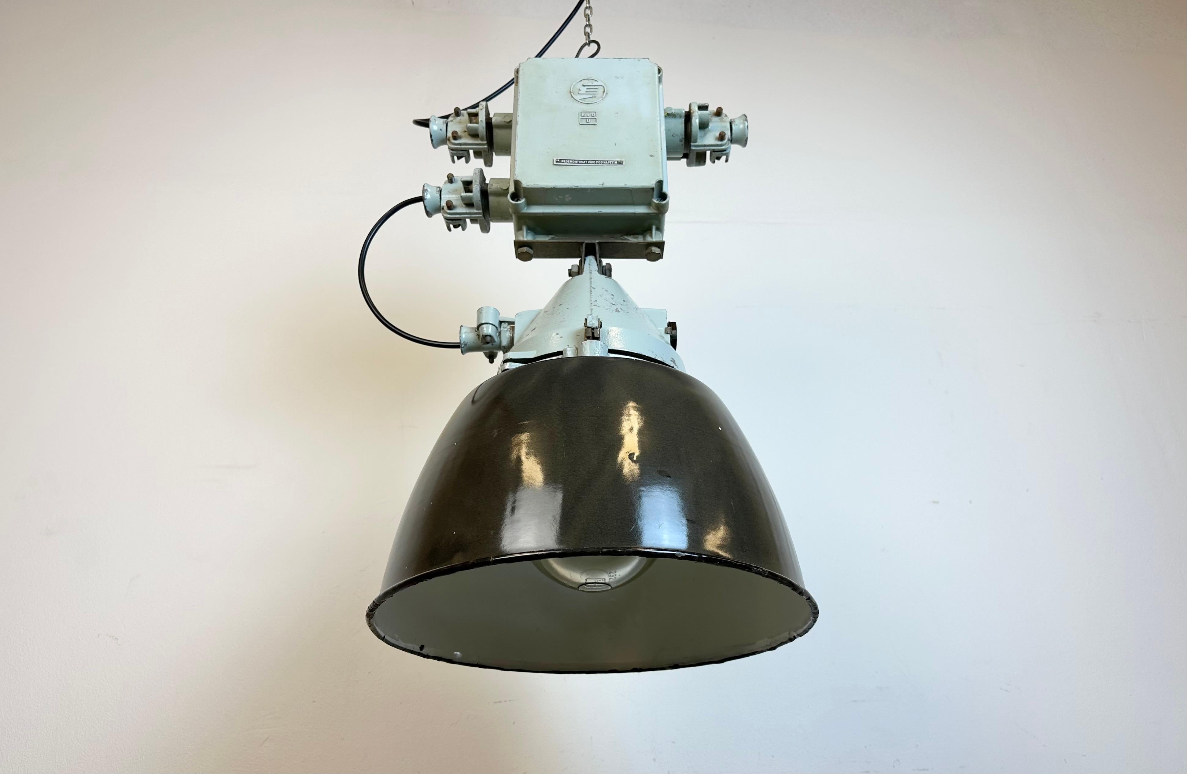 Explosion Proof-Lampe aus grauem Aluminiumguss mit emailliertem Schirm, 1970er Jahre im Angebot 9