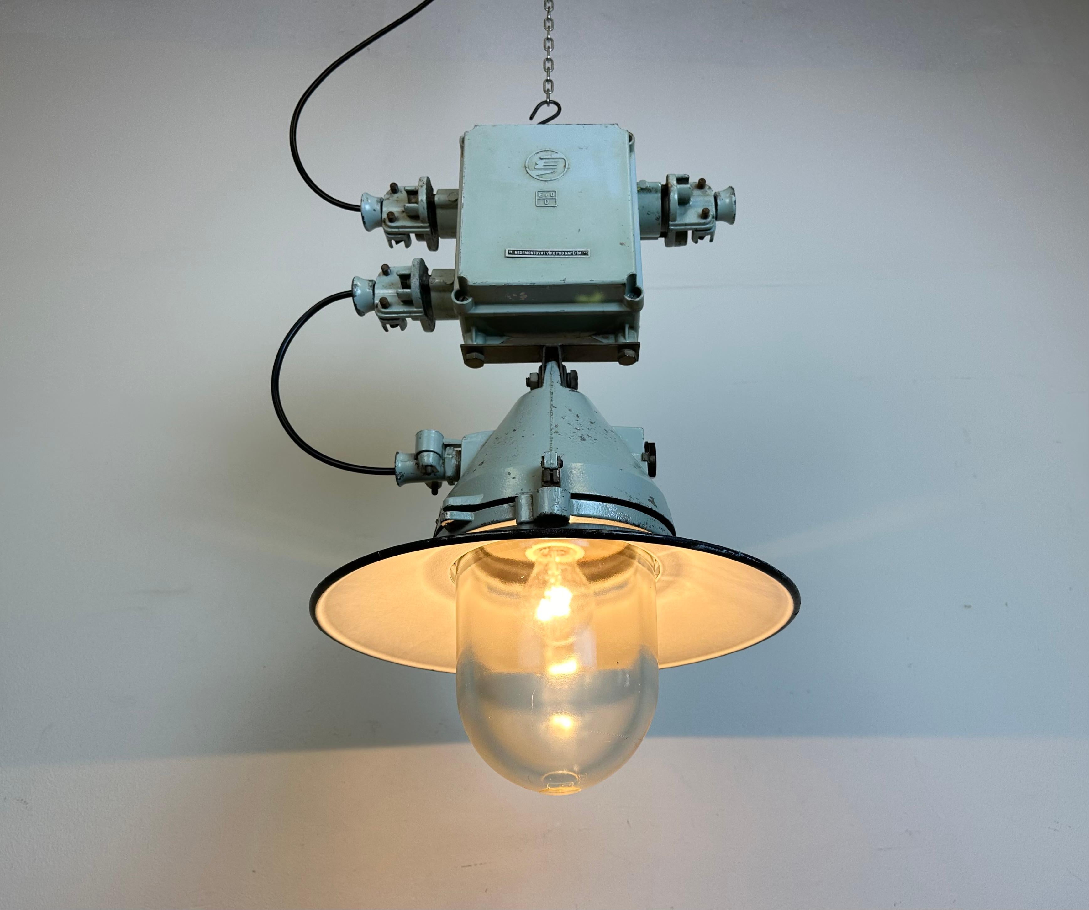 Explosion Proof-Lampe aus grauem Aluminiumguss mit emailliertem Schirm, 1970er Jahre im Angebot 10