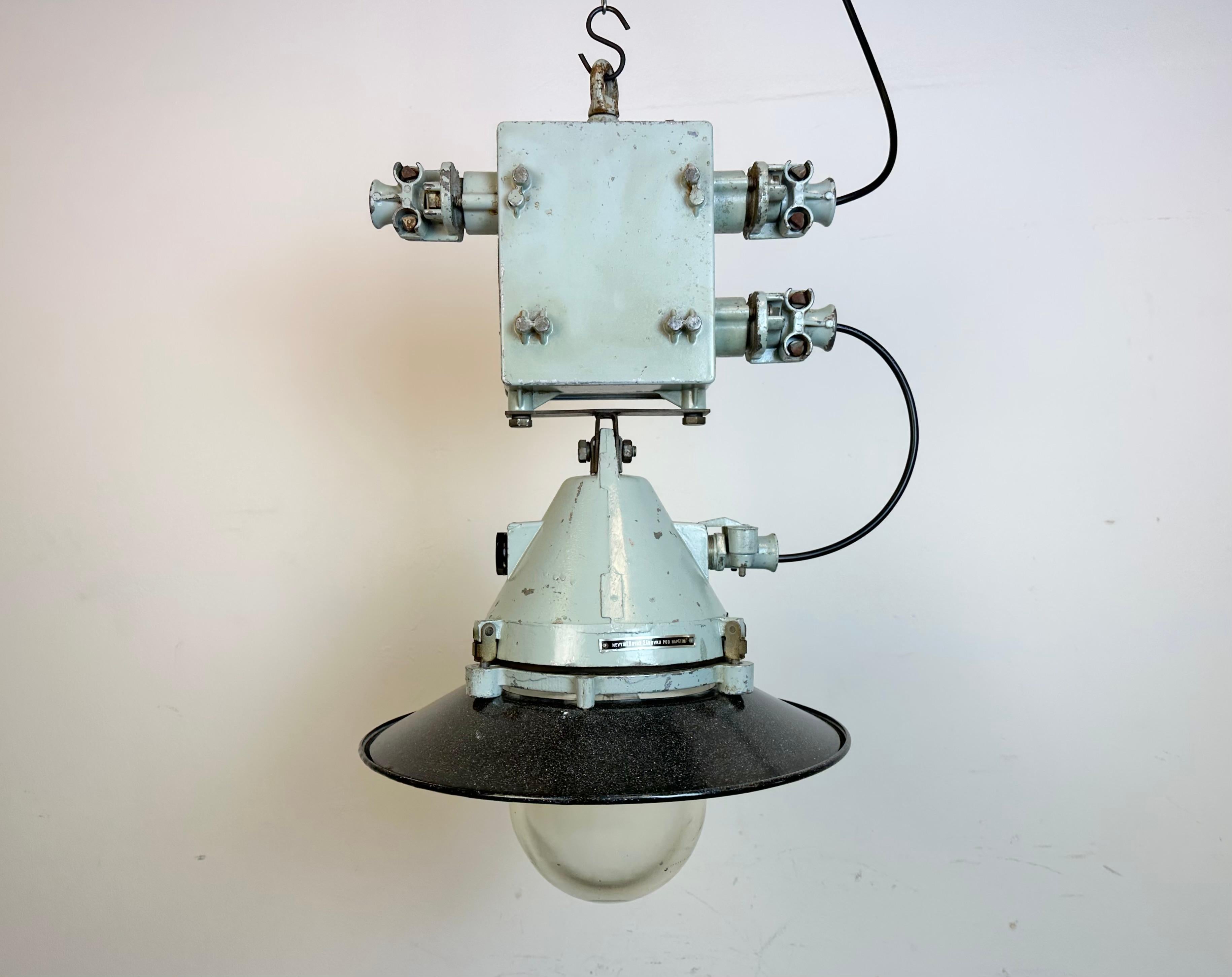 Grey Cast Aluminium Explosion Proof Lamp with Enameled Shade, 1970s For Sale 10