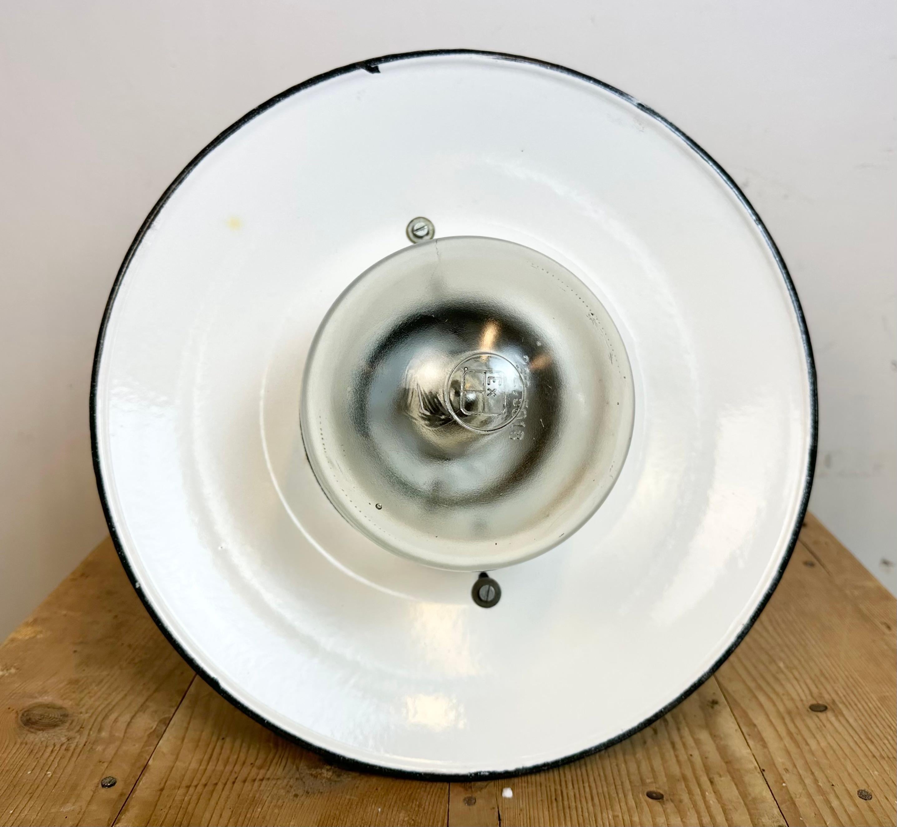 Explosion Proof-Lampe aus grauem Aluminiumguss mit emailliertem Schirm, 1970er Jahre im Angebot 13