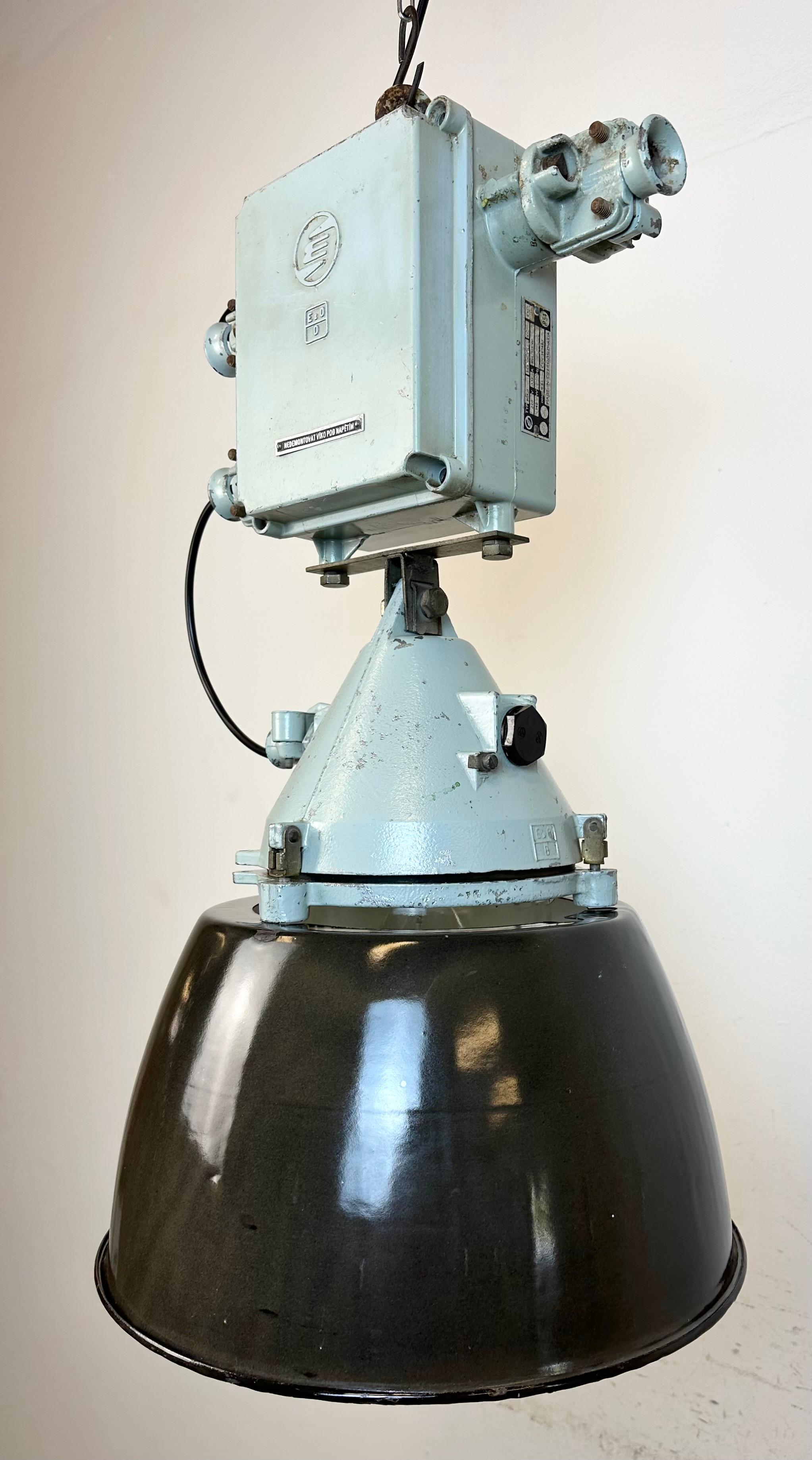Explosion Proof-Lampe aus grauem Aluminiumguss mit emailliertem Schirm, 1970er Jahre im Angebot 1