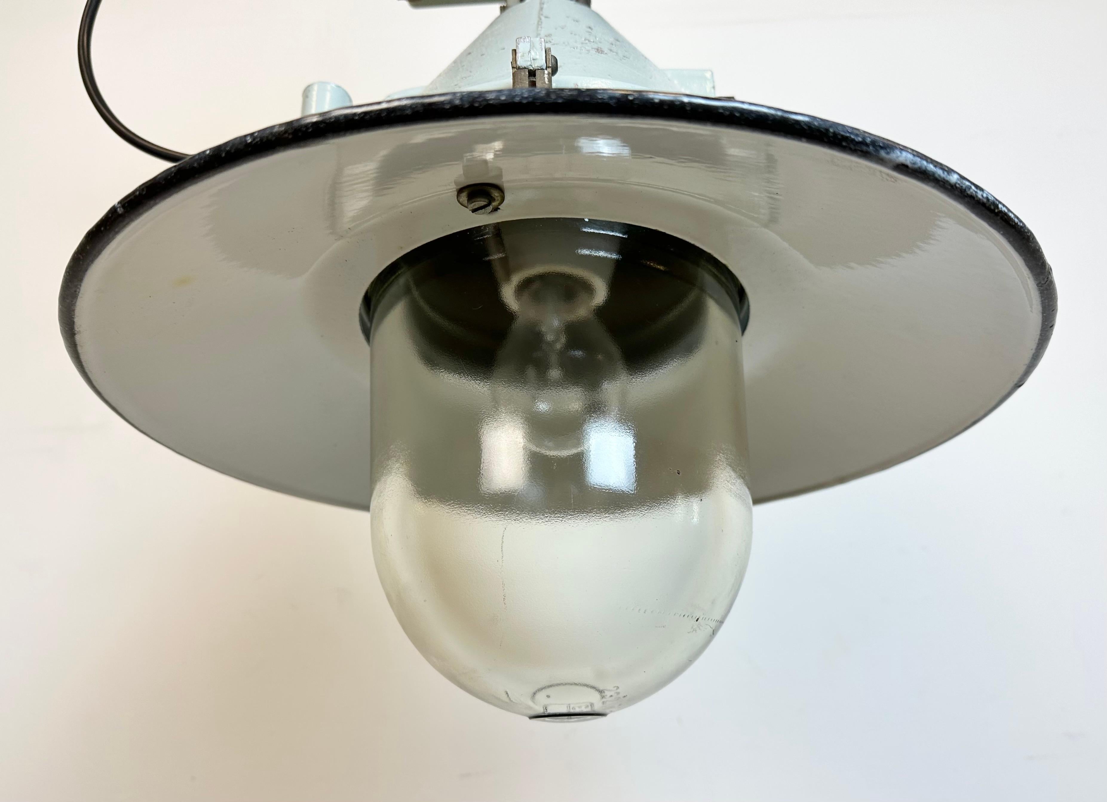 Explosion Proof-Lampe aus grauem Aluminiumguss mit emailliertem Schirm, 1970er Jahre im Angebot 1