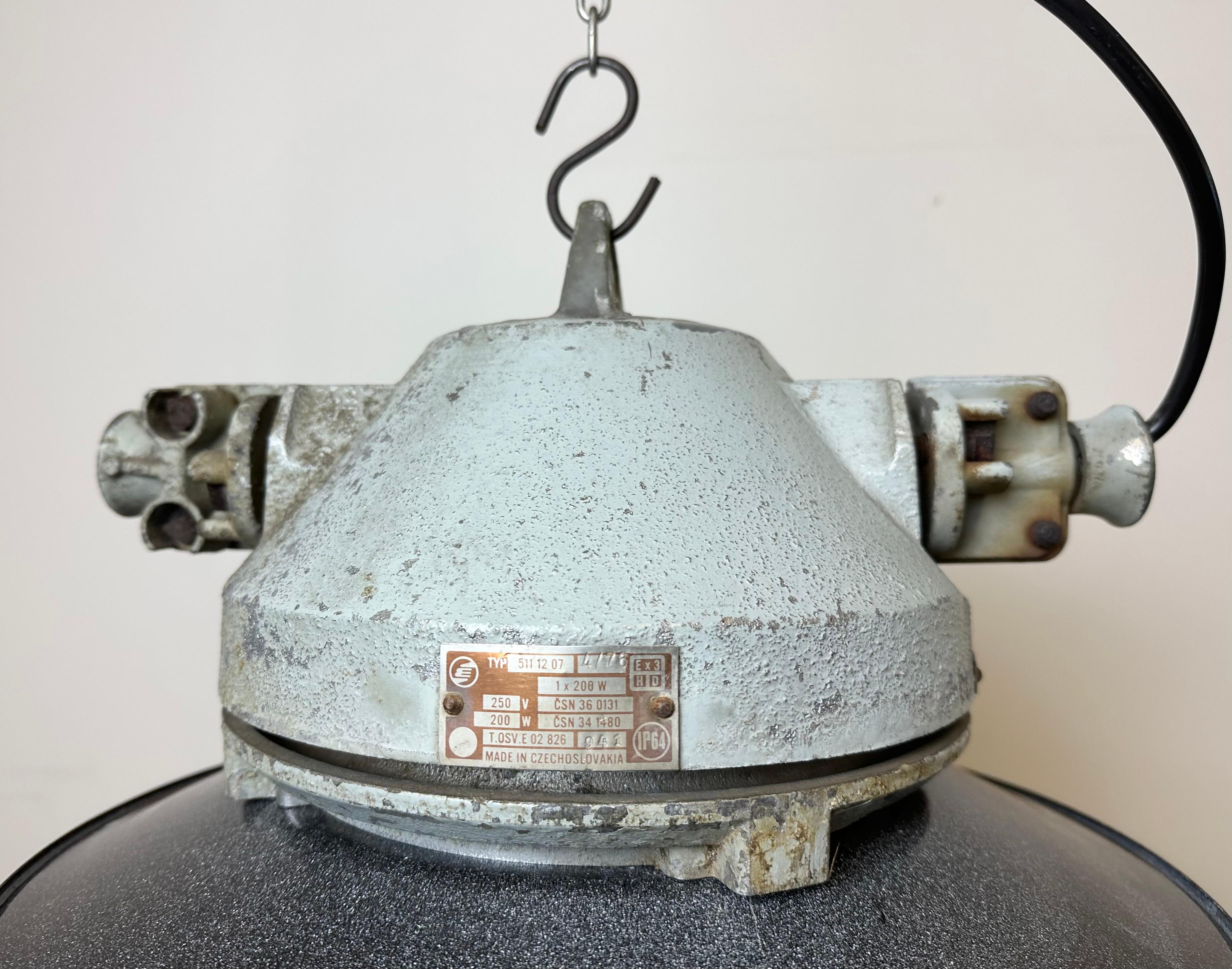 Explosion Proof-Lampe aus grauem Aluminiumguss mit emailliertem Schirm, 1970er Jahre im Angebot 2