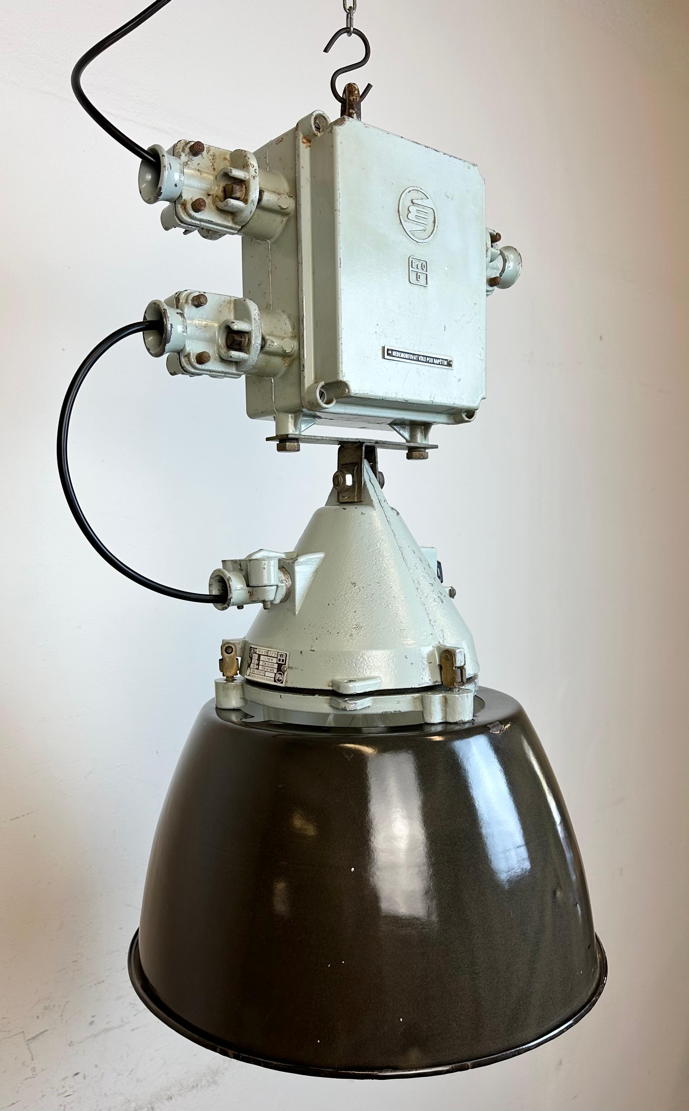 Explosion Proof-Lampe aus grauem Aluminiumguss mit emailliertem Schirm, 1970er Jahre im Angebot 3