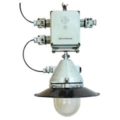 Lampe d'exception en aluminium coulé gris avec abat-jour émaillé, années 1970