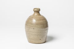 Bouteille ou vase en céramique grise de l'artiste français Eric Astoul La Borne vers 1980