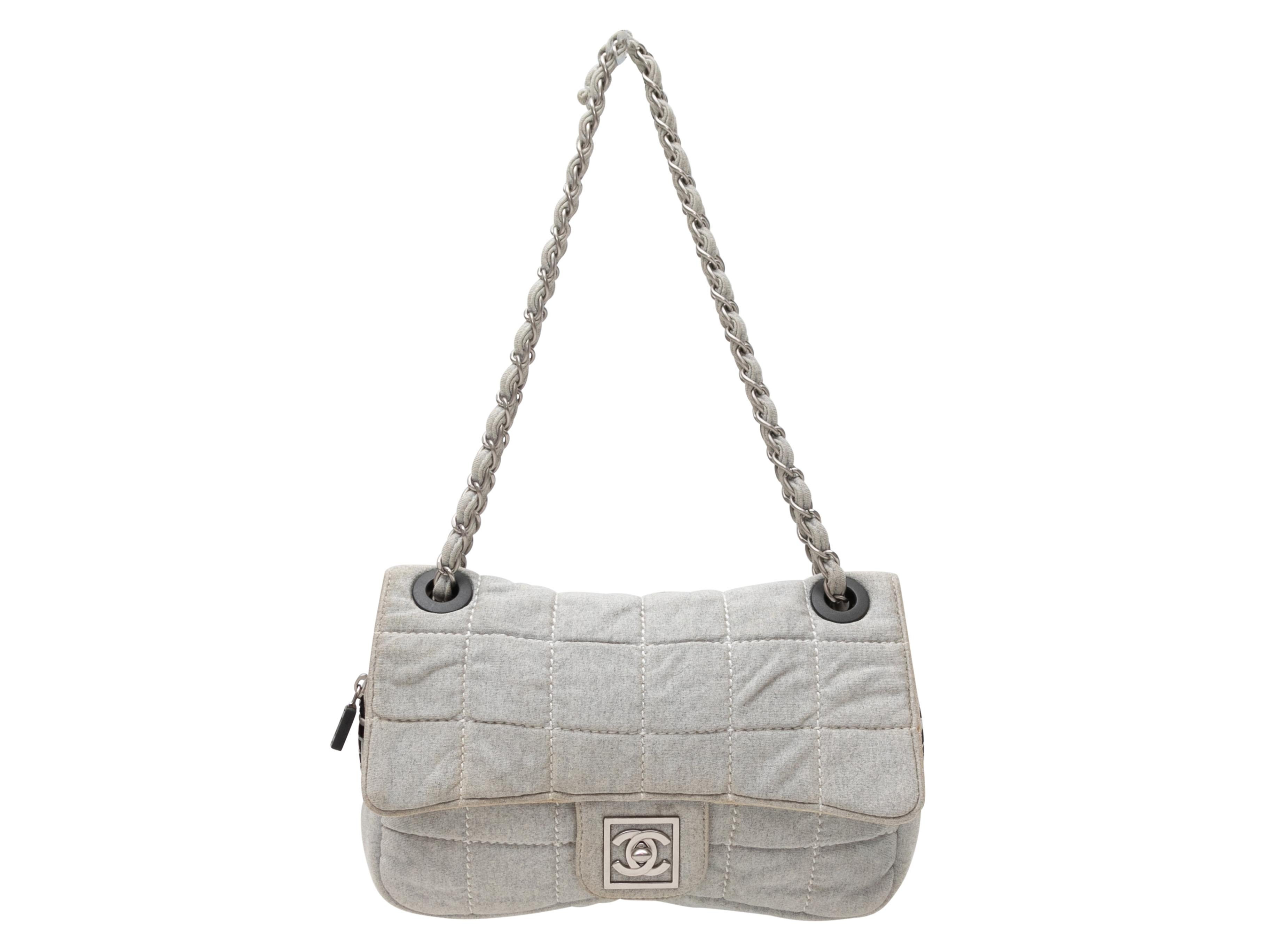 De las mujeres Bolso de hombro Chanel 2006 de punto acolchado gris en venta
