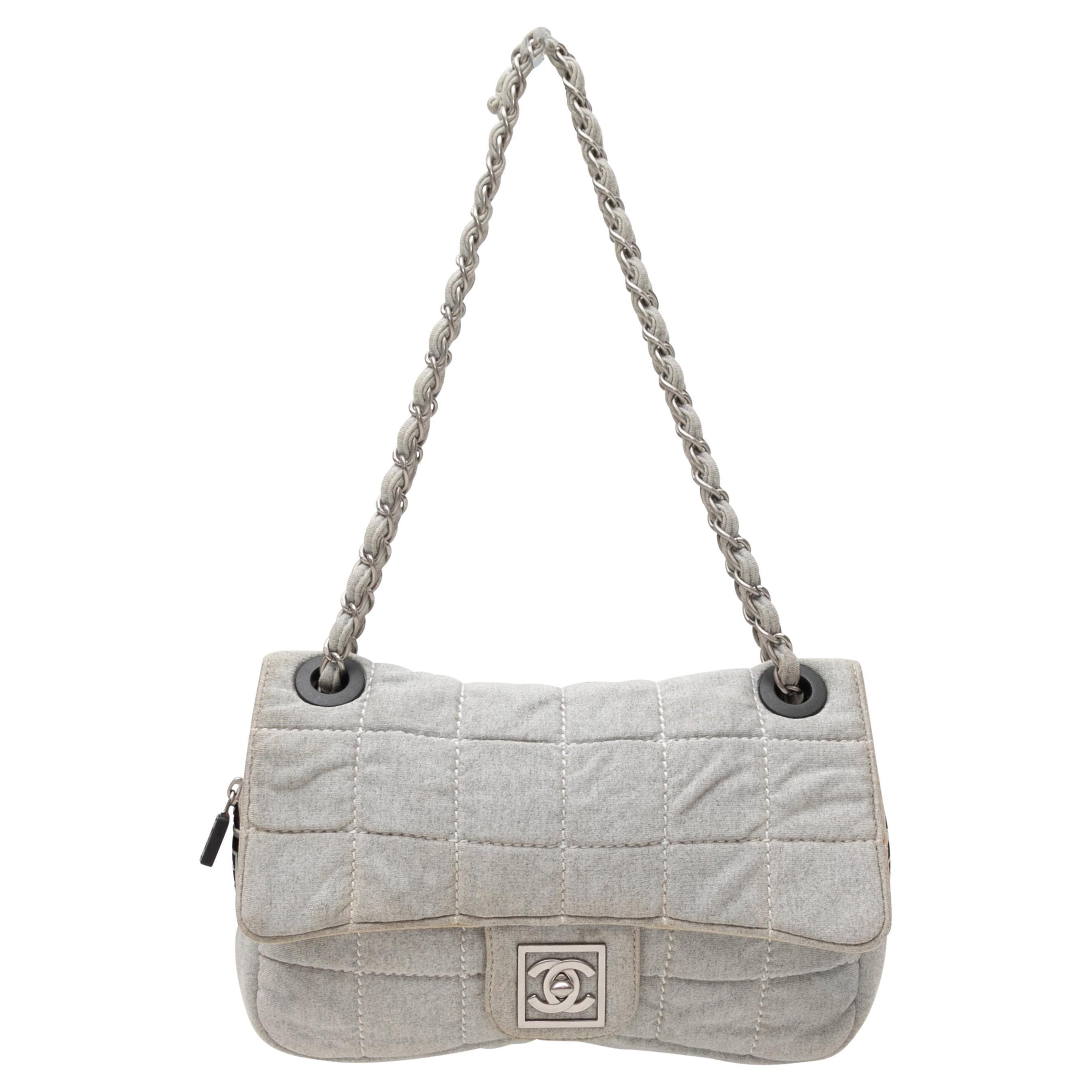 Bolso de hombro Chanel 2006 de punto acolchado gris en venta