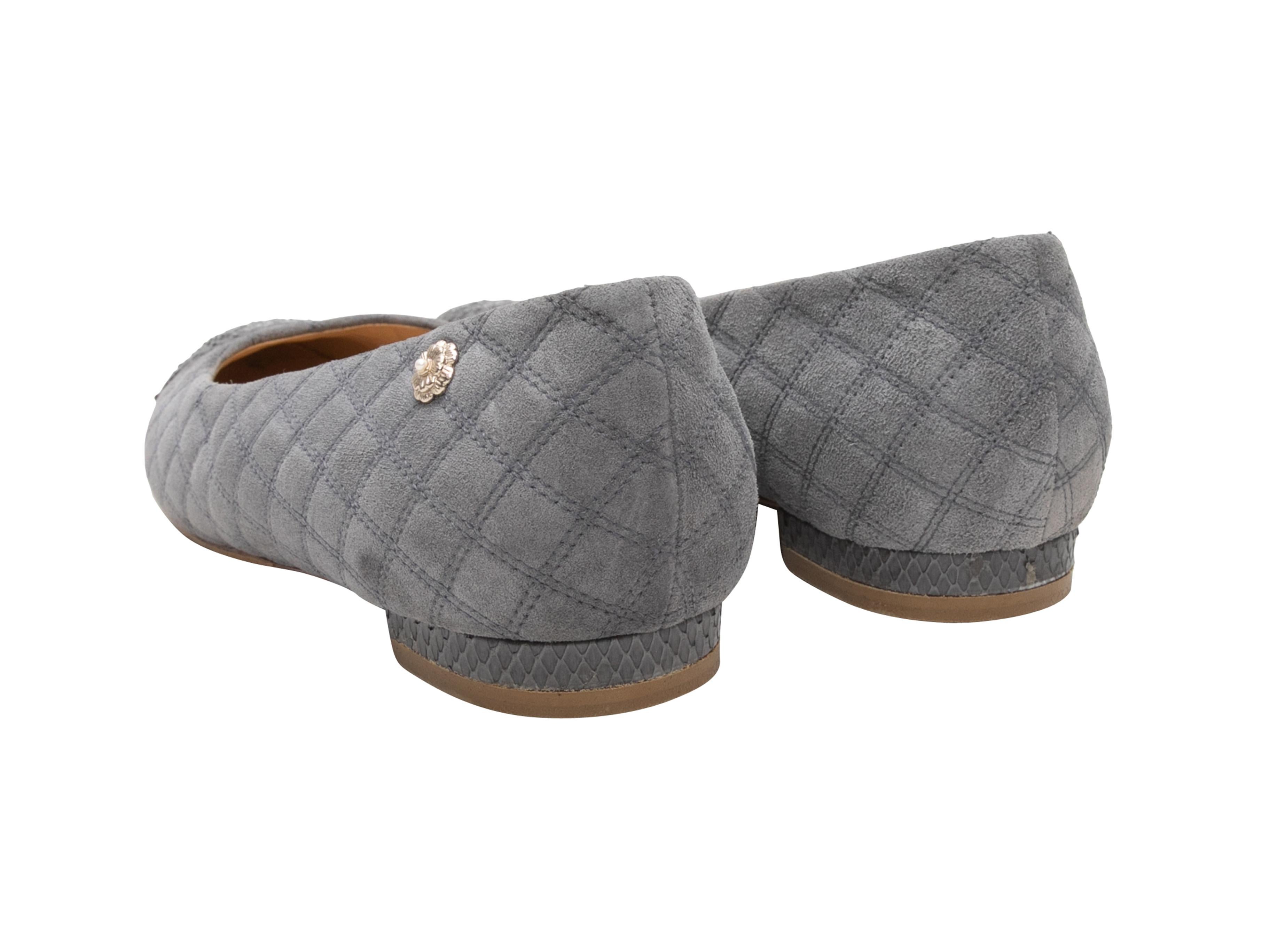 Grey Chanel Quilted Cap-Toe Ballet Flats Size 40.5 In Good Condition In New York, NY