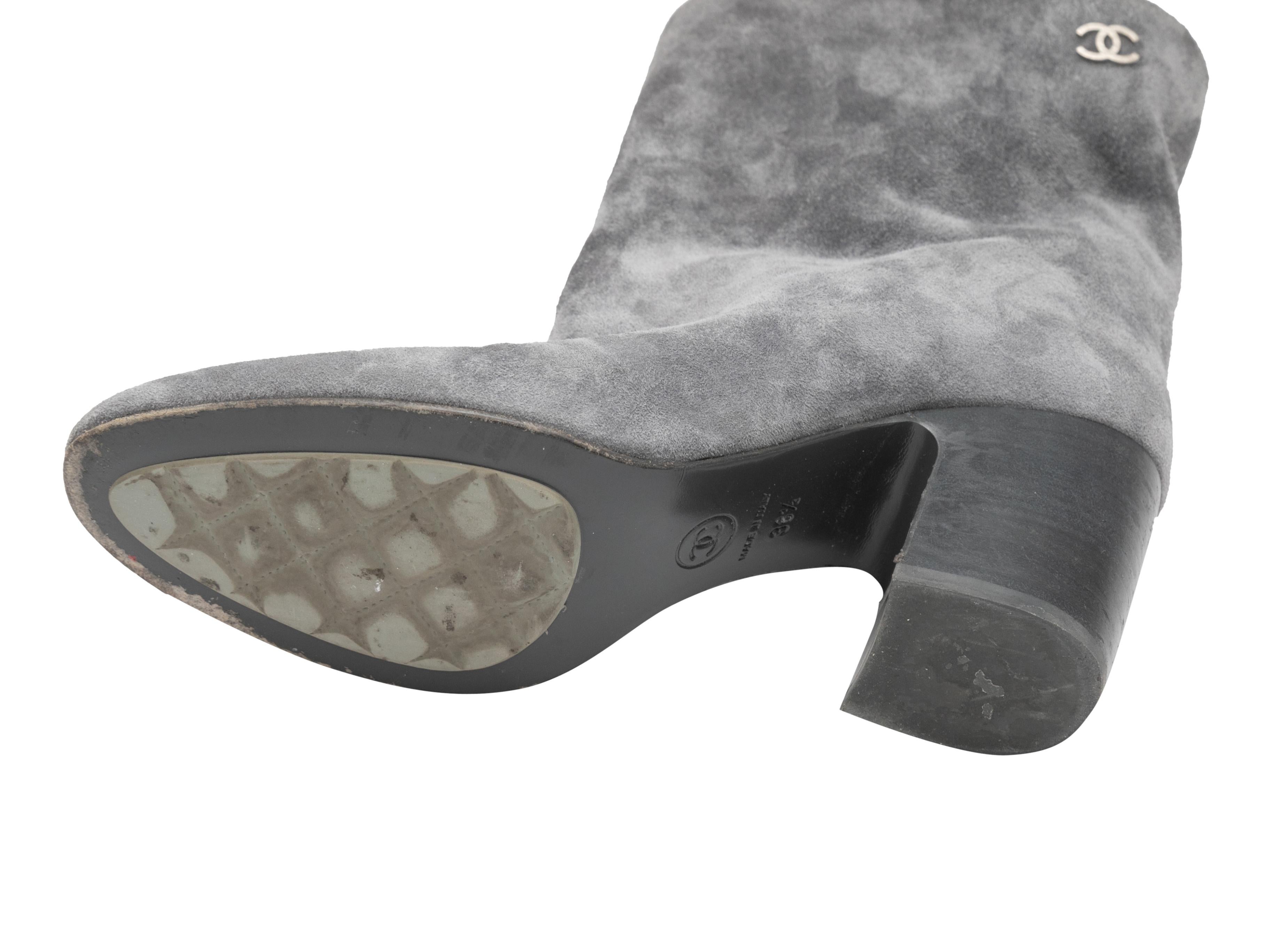 Grey Chanel Suede Heeled Ankle Boots In Good Condition For Sale In New York, NY