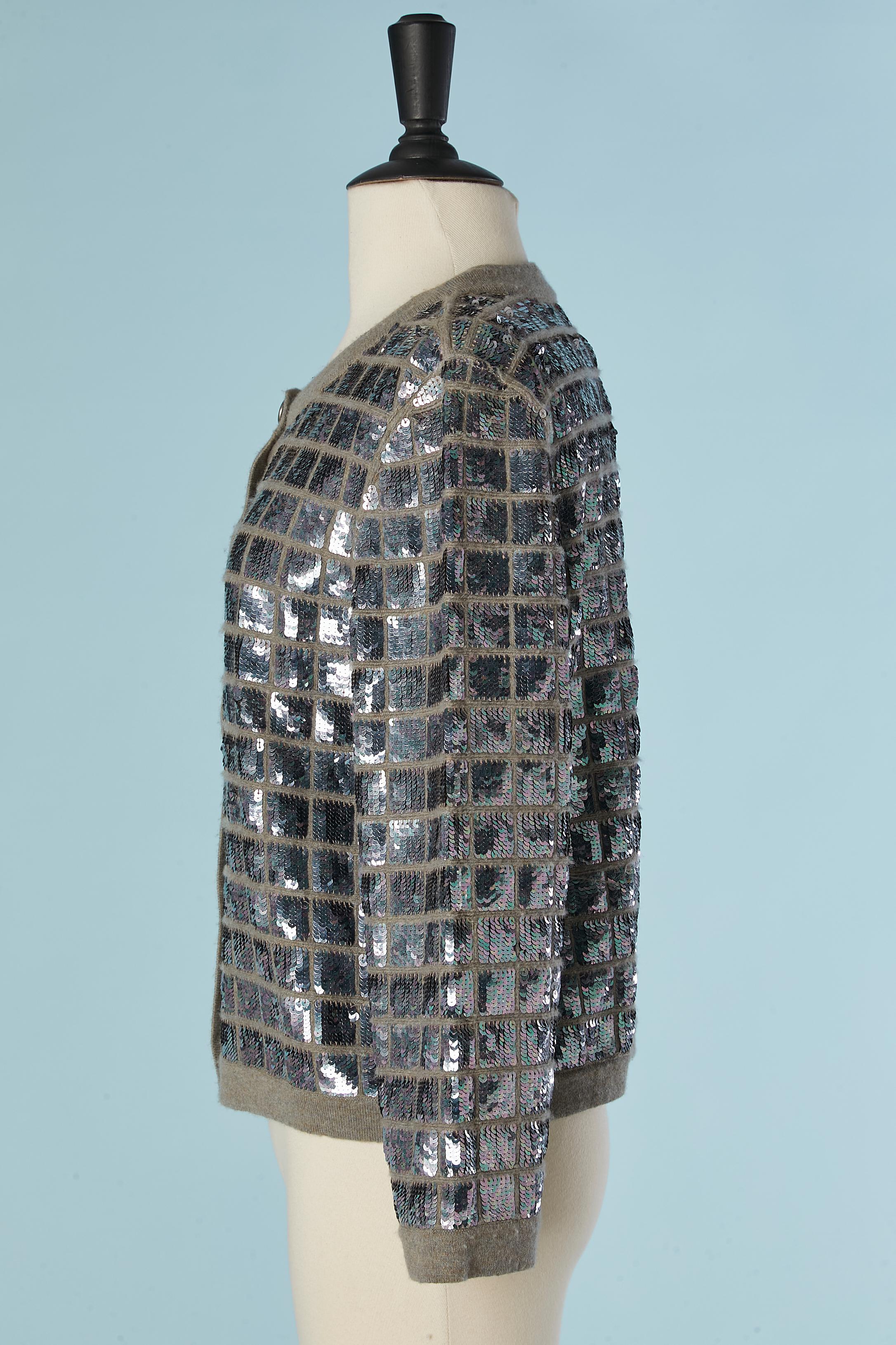 Graue Chiné-Kaschmir-Strickjacke mit silberner Pailletten-Verzierung CHANEL Damen im Angebot