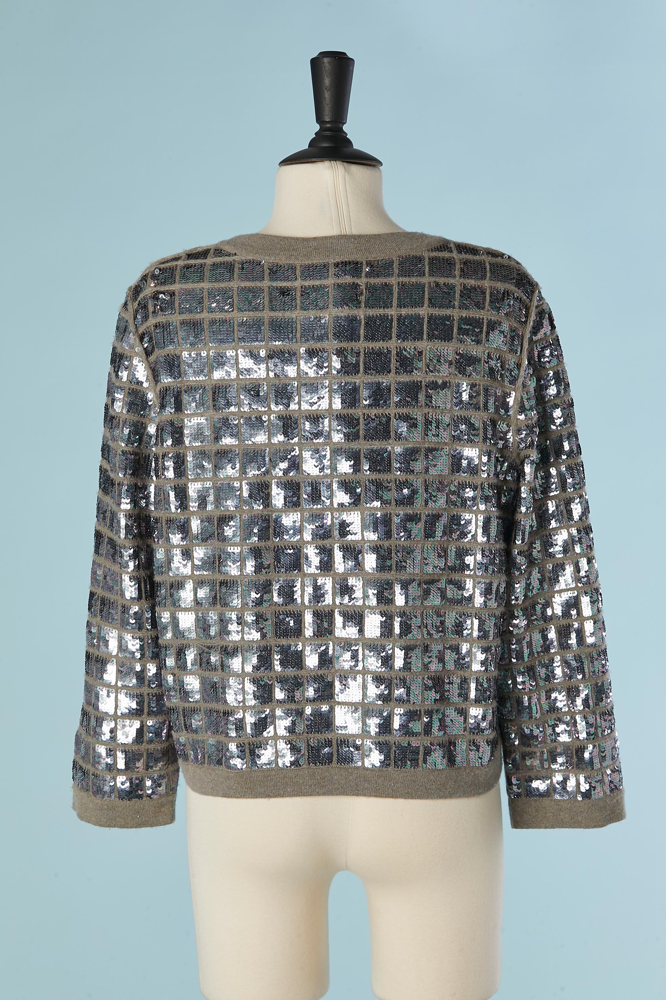 Graue Chiné-Kaschmir-Strickjacke mit silberner Pailletten-Verzierung CHANEL im Angebot 1