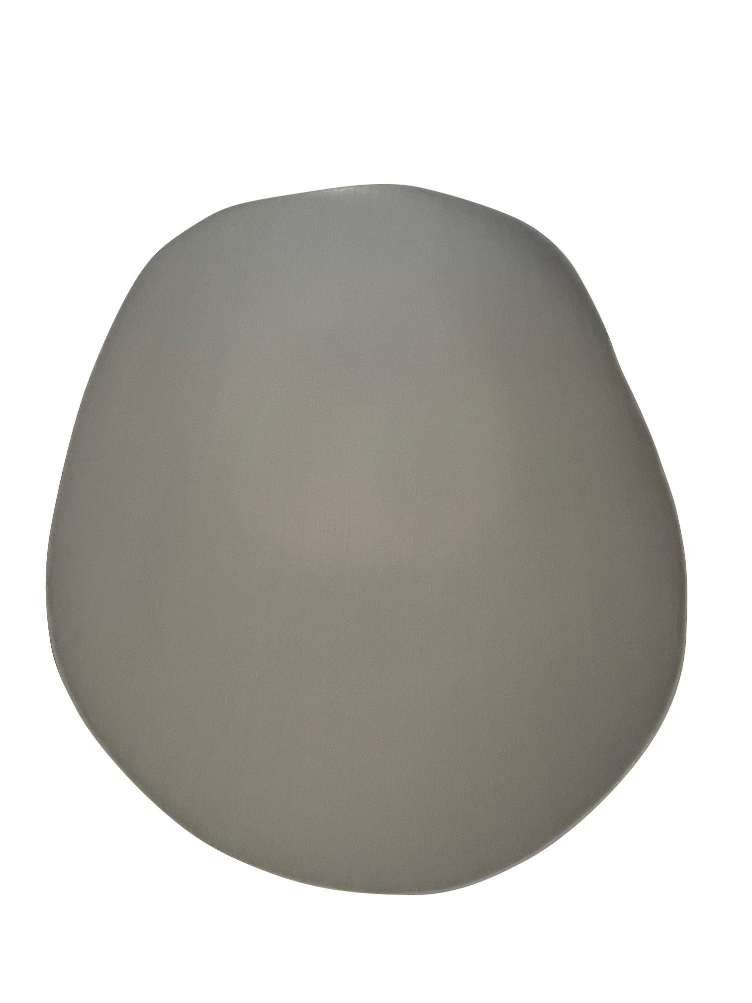 Graue Farbe Fine Ceramic Petal Shaped Hand Made Tablett, Italien, Contemporary im Zustand „Neu“ im Angebot in New York, NY