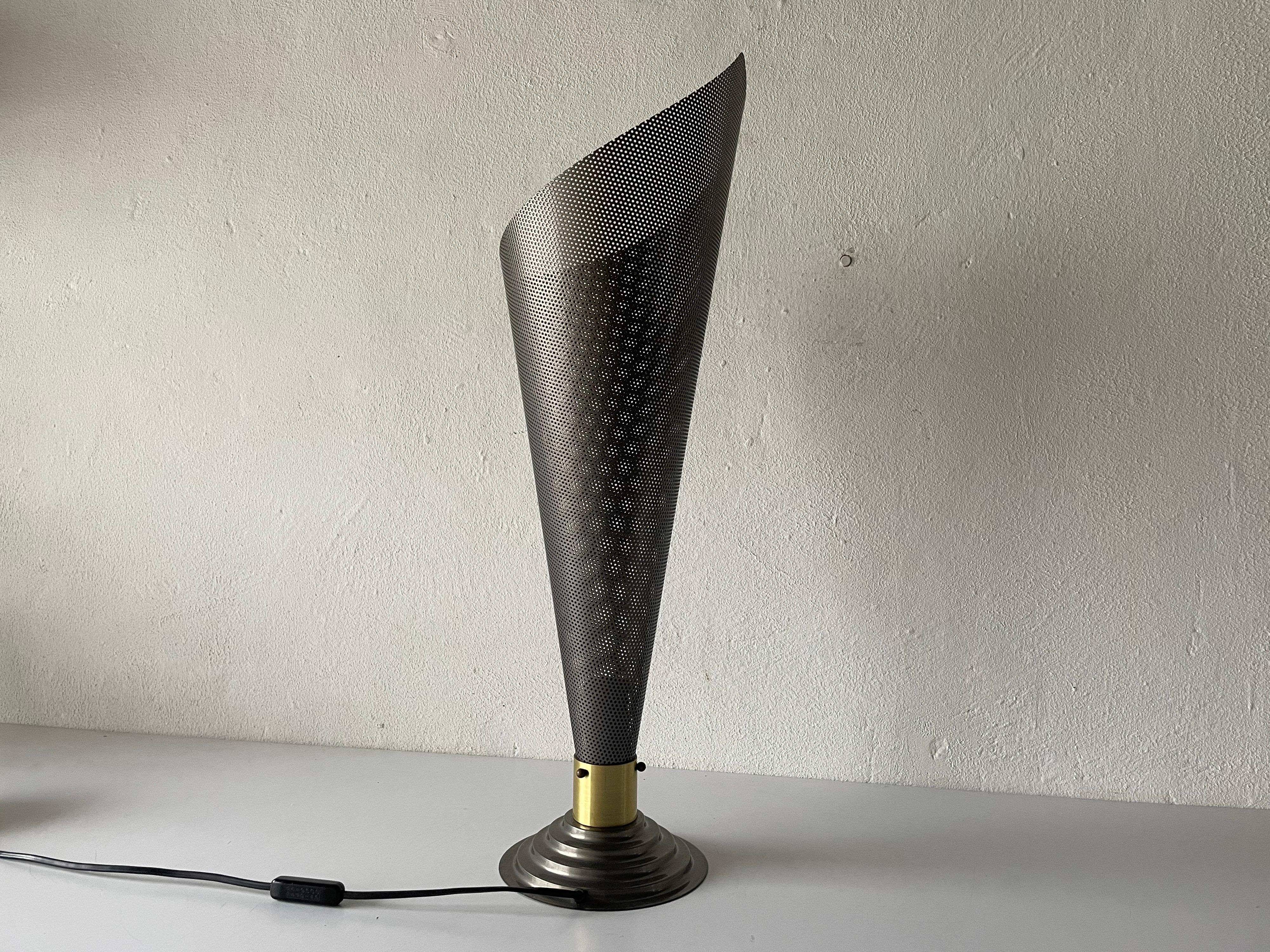 Allemand Lampe de bureau grise à motif conique, dans le style de Mathieu Matgot, 1970, Allemagne en vente