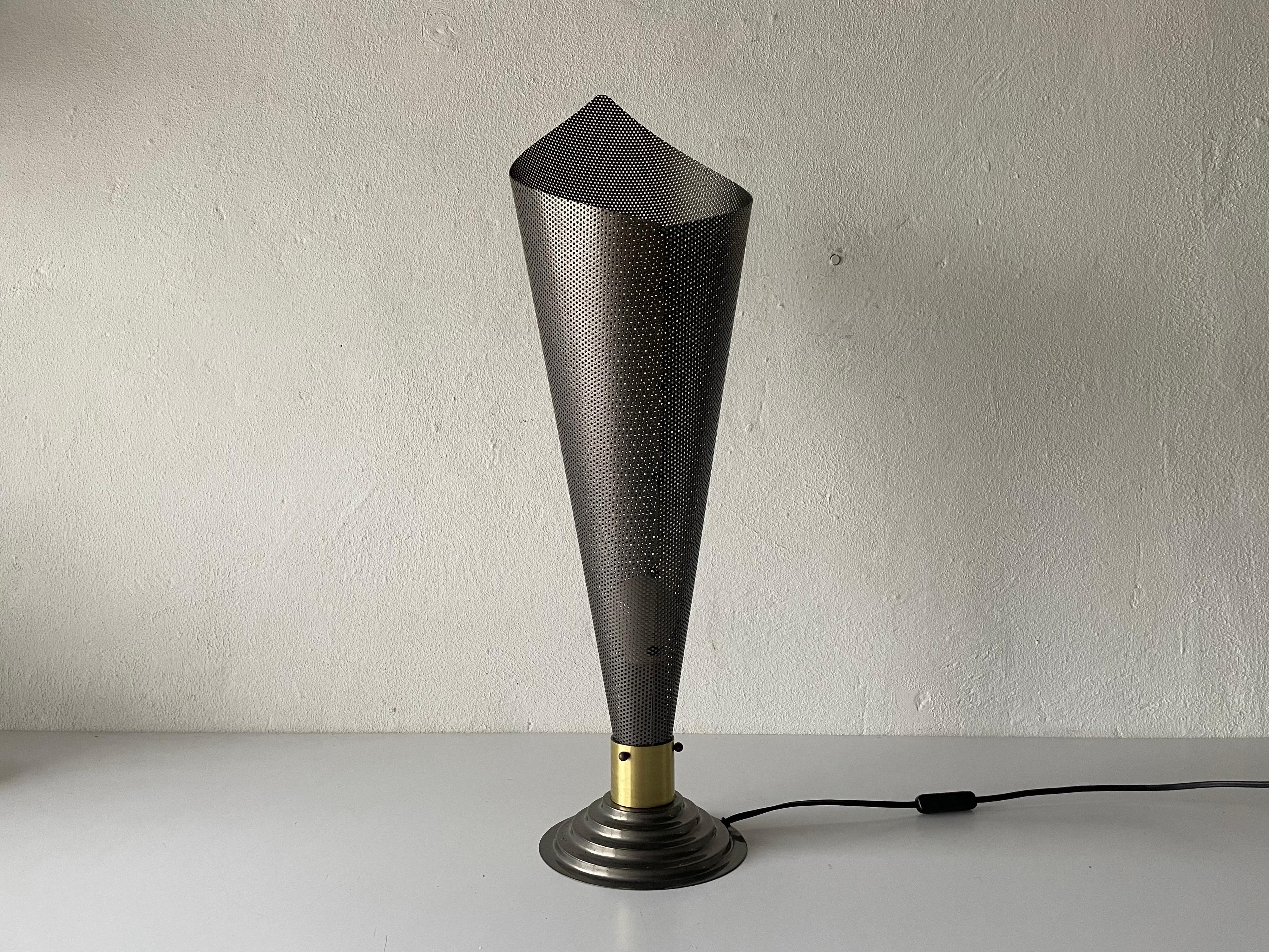 Métal Lampe de bureau grise à motif conique, dans le style de Mathieu Matgot, 1970, Allemagne en vente