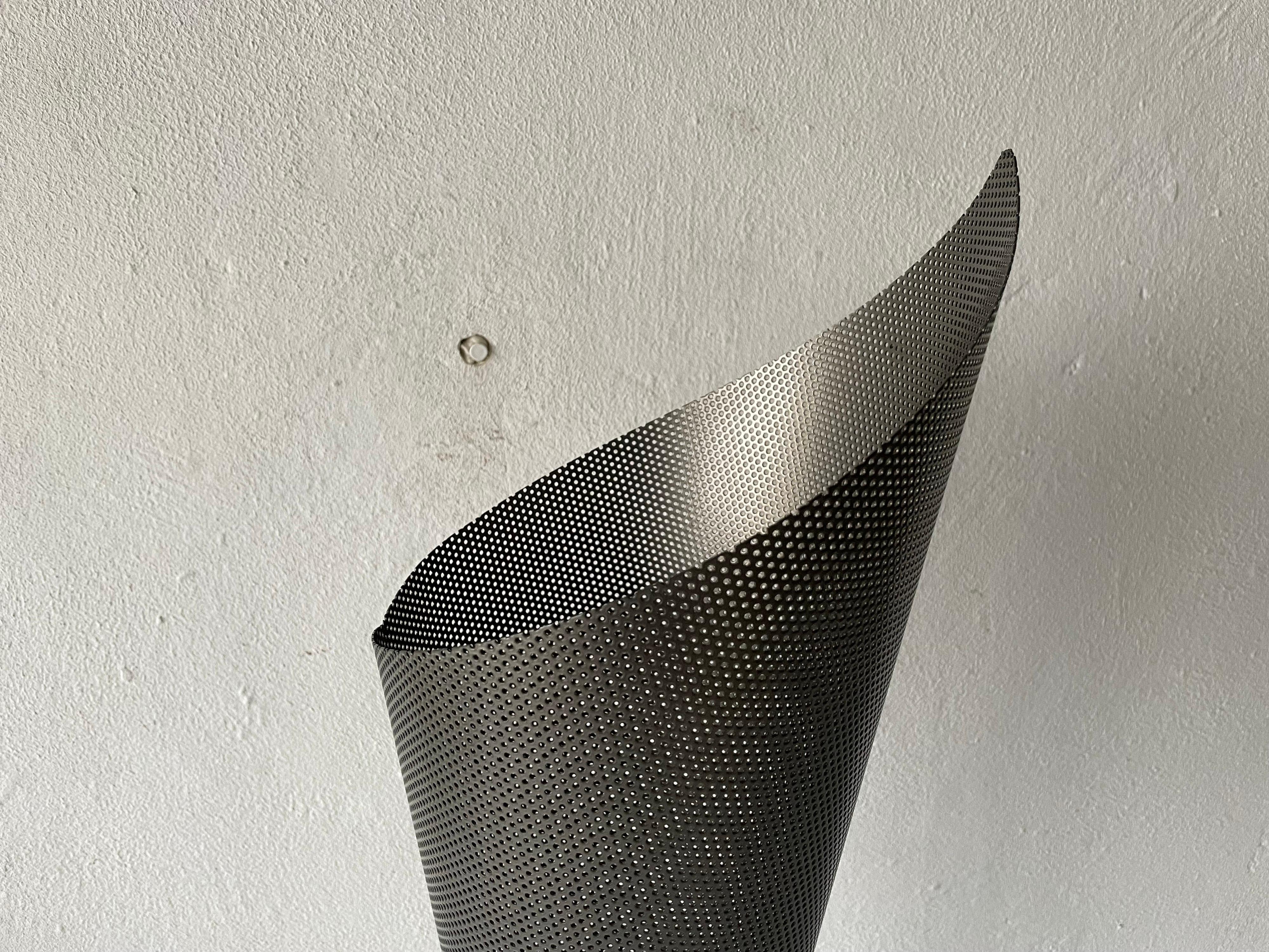 Lampe de bureau grise à motif conique, dans le style de Mathieu Matgot, 1970, Allemagne en vente 2