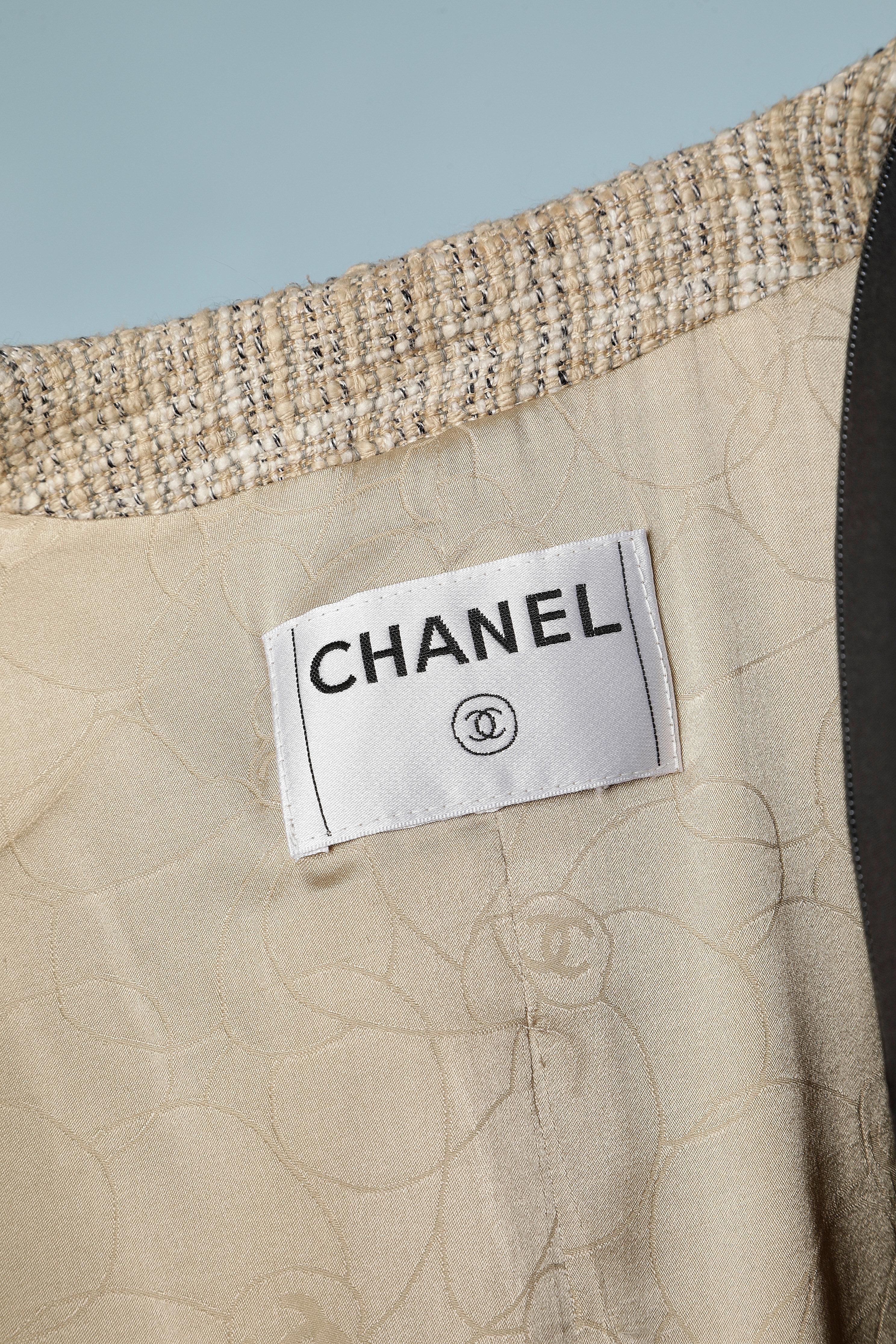 Veste en tweed de coton et de soie grise à bords bordés Chanel  en vente 3