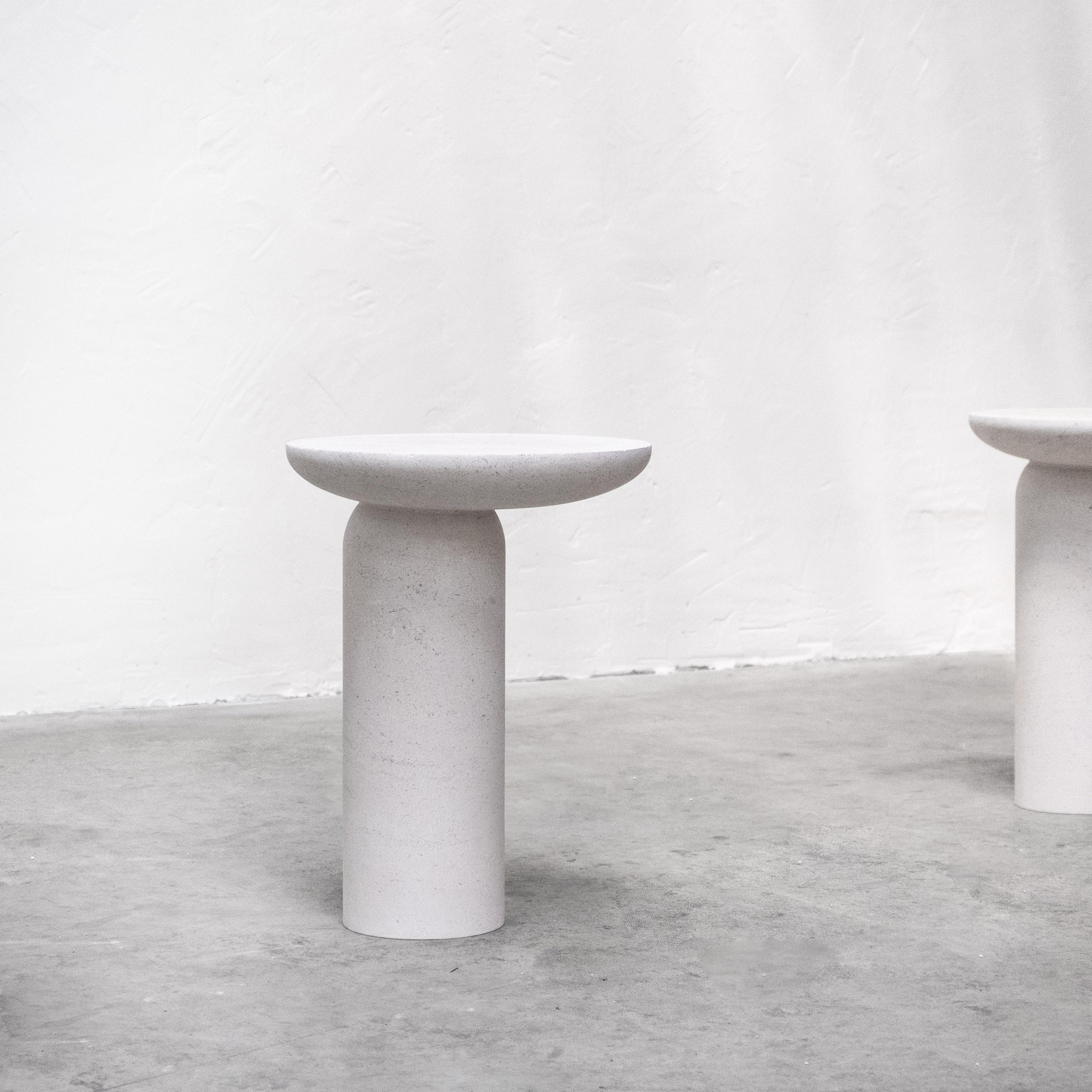 Table d'appoint Decomplexe en pierre grise sculptée par Frederic Saulou Neuf - En vente à Geneve, CH