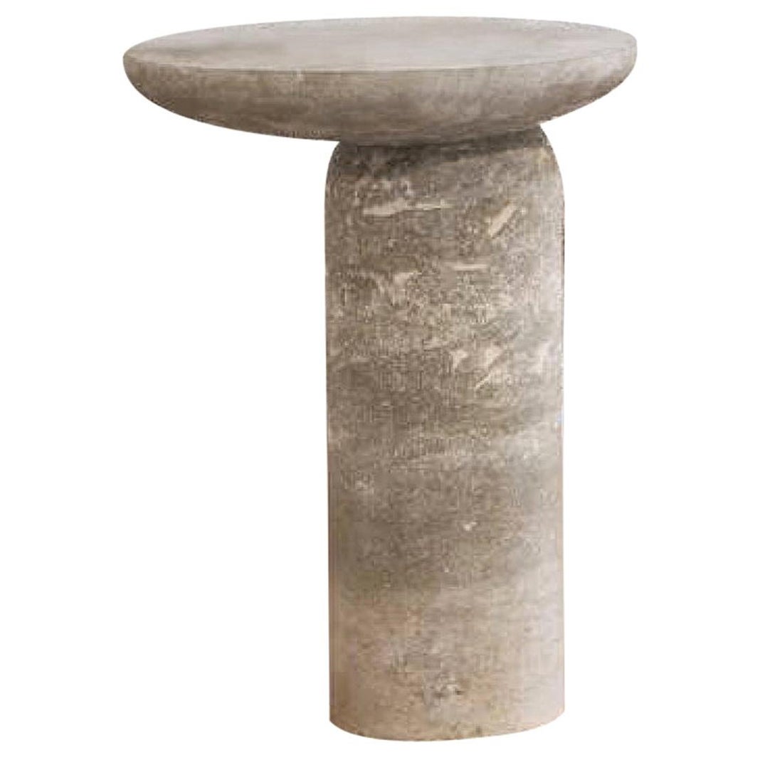 Table d'appoint en pierre grise « Decomplexe » sculptée par Frederic Saulou