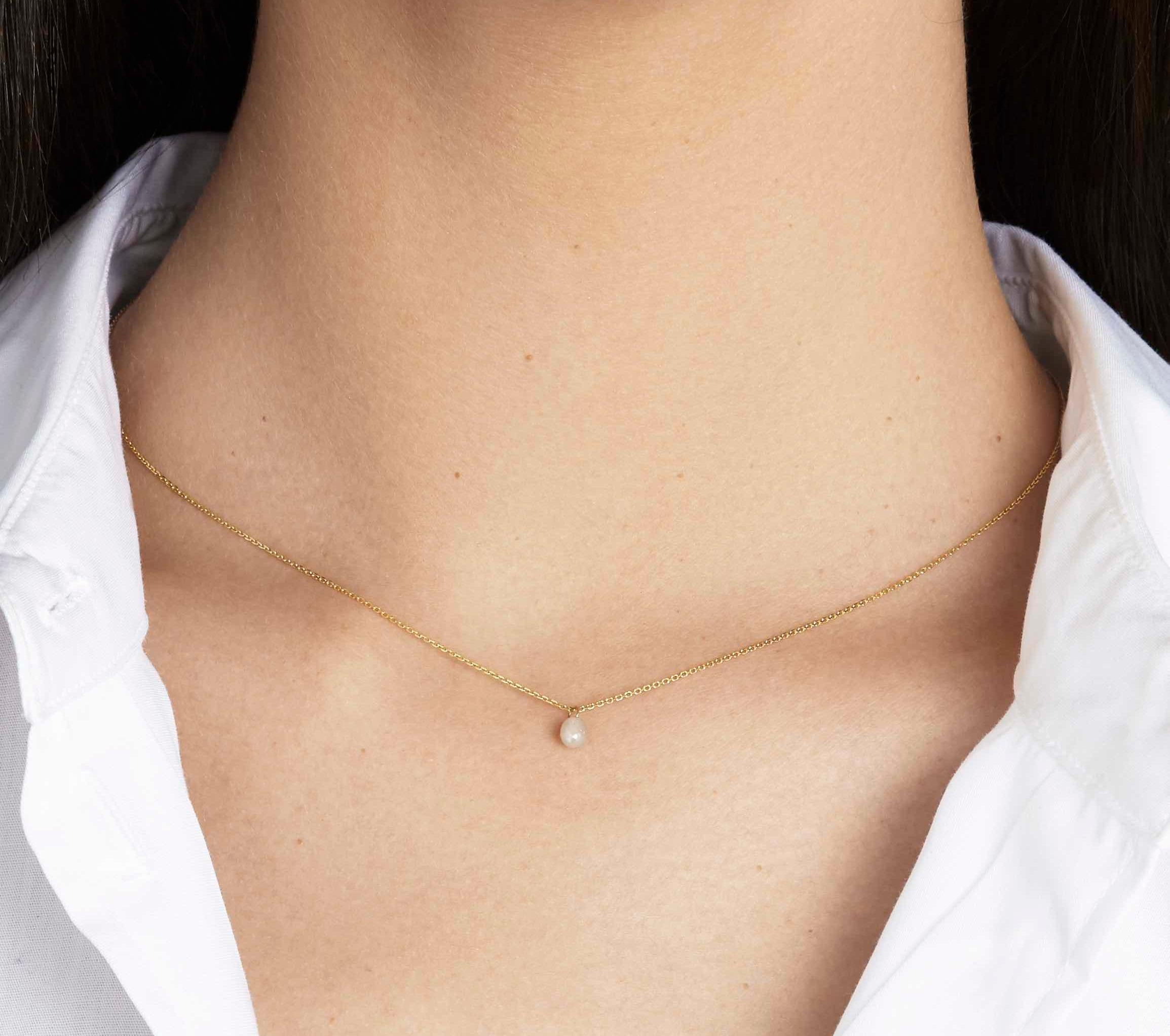 Taille briolette Allison Bryan Collier à gouttes en or jaune et diamants gris en vente