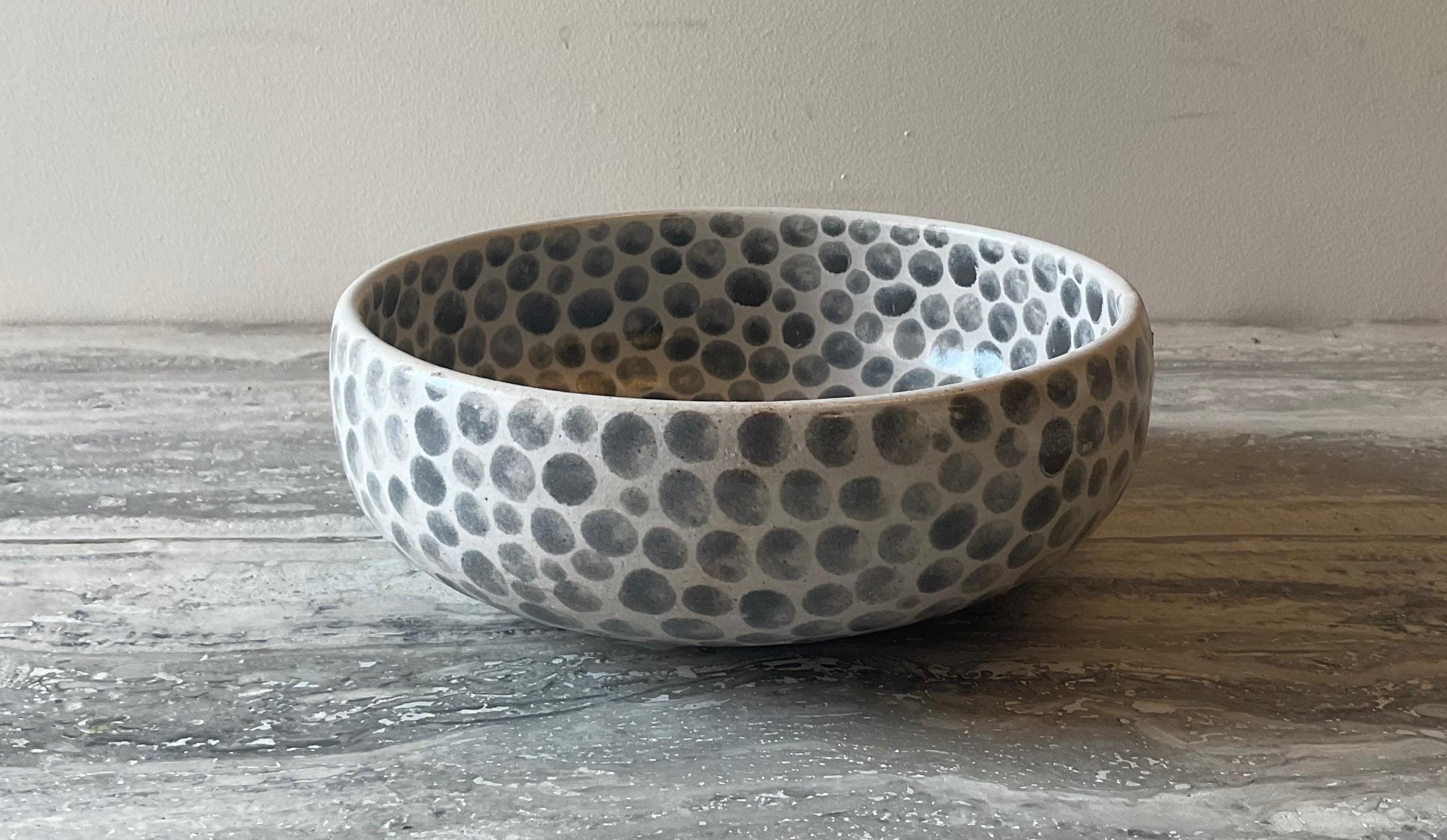 Grey dots on white glazed stoneware. Hand painted glaze. Dinner bowl with soft rounded edge.