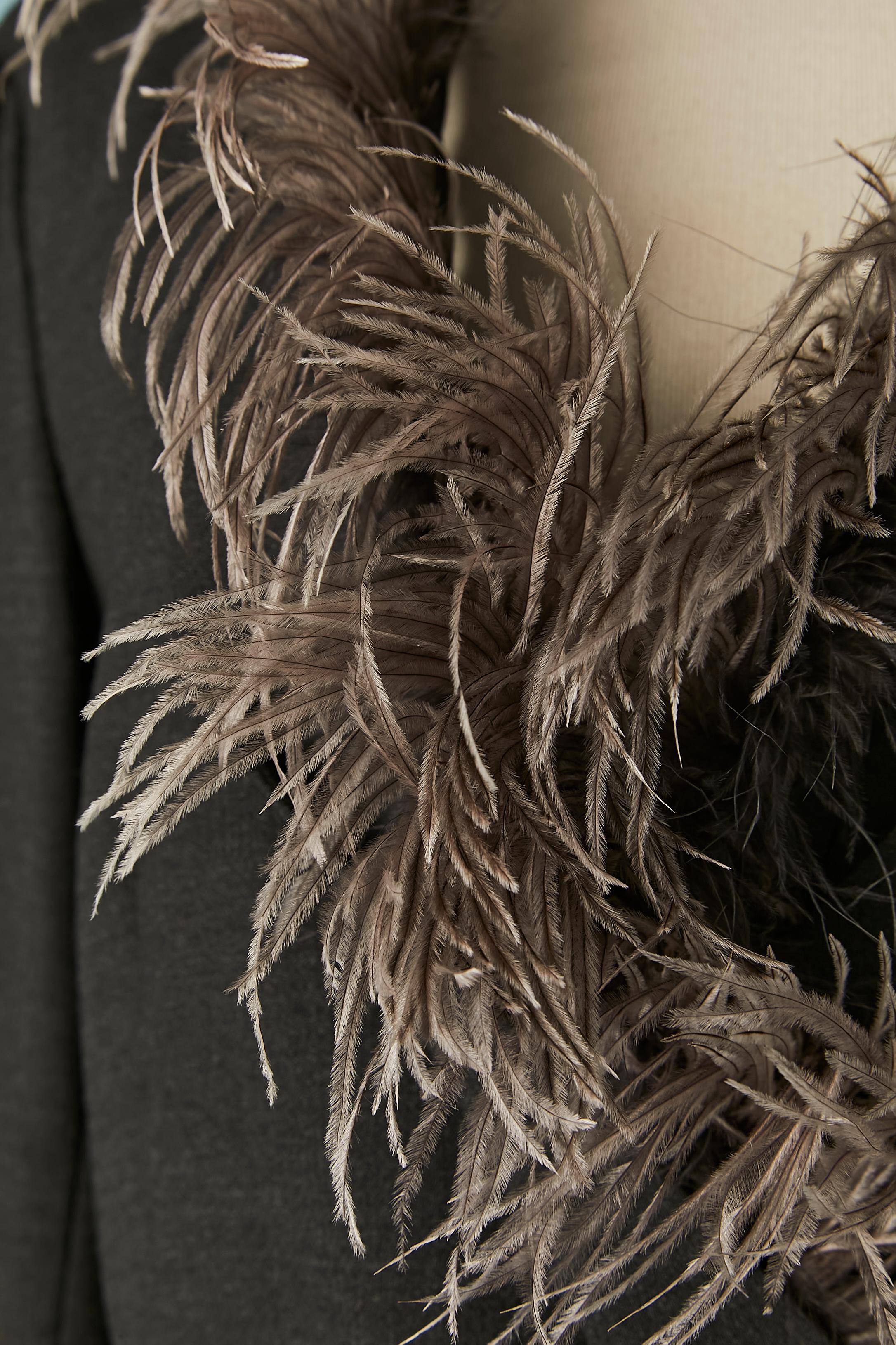 Veste grise à double boutonnage avec bord en plumes le long du cou Brunello Cucinelli  Excellent état - En vente à Saint-Ouen-Sur-Seine, FR