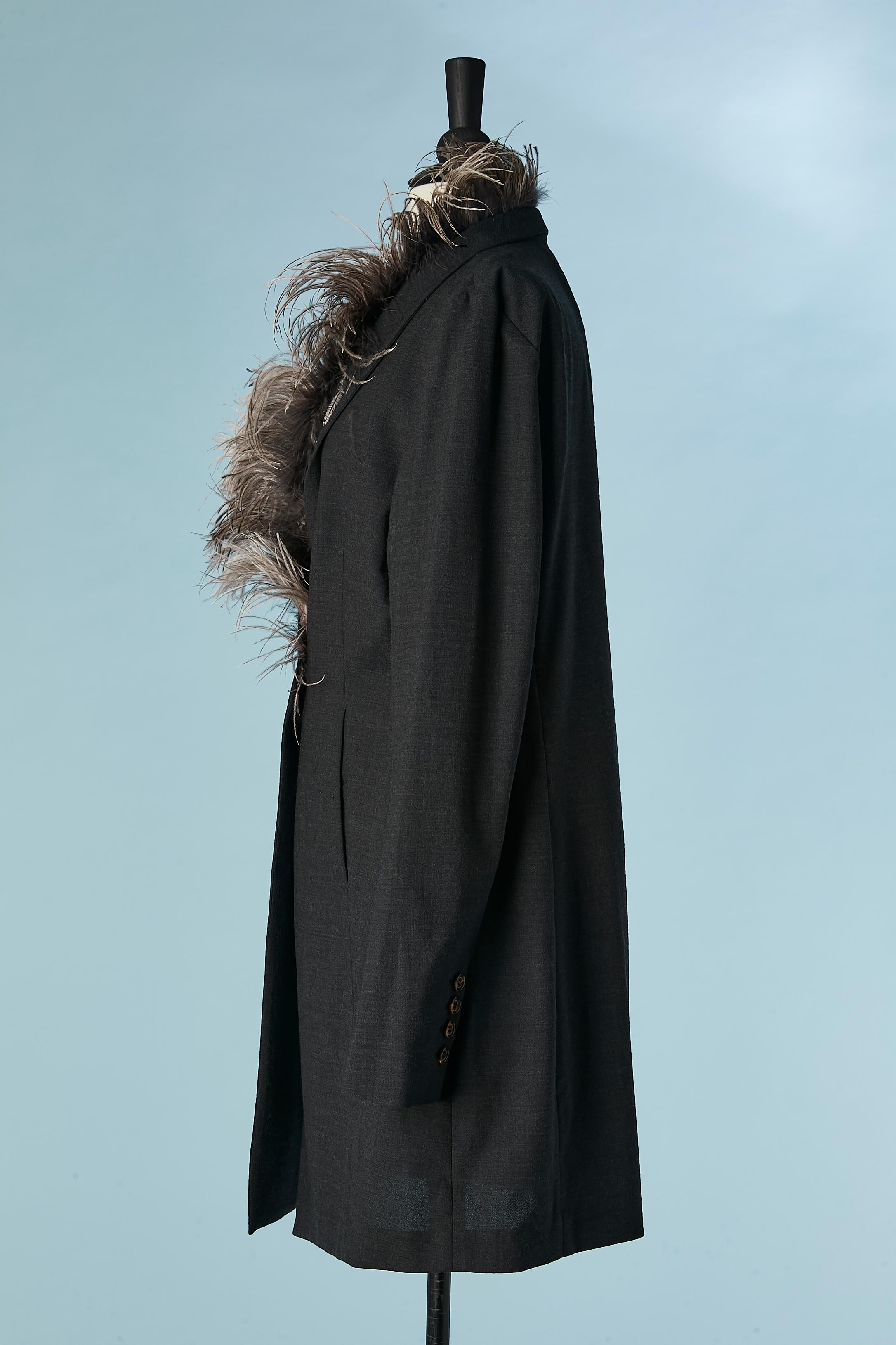 Veste grise à double boutonnage avec bord en plumes le long du cou Brunello Cucinelli  Pour femmes en vente