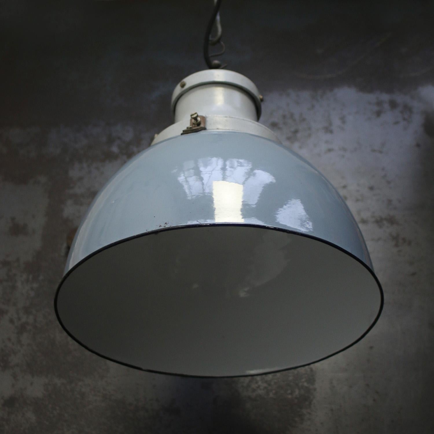 Calco Lampade a sospensione industriali in fusione e smalto grigio di Industria Rotterdam in vendita