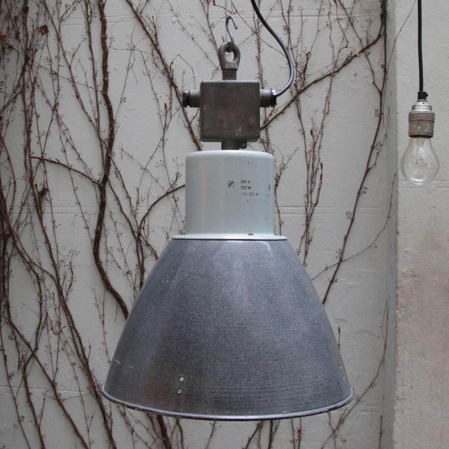 Grey Enamel Industrial Factory Hanging Lamp Metal Top In Good Condition In Amsterdam, NL