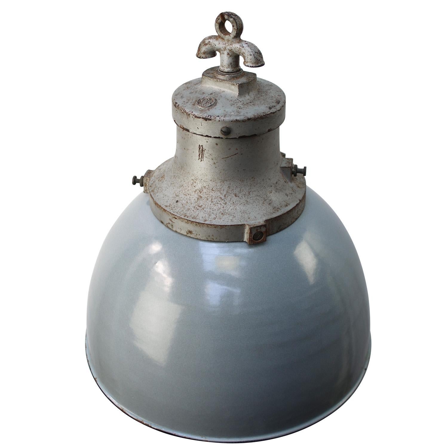 Rare and old factory lamp by HWK
Grey enamel with grey cast iron top
White interior

Weight: 5.40 kg / 11.9 lb

Priced per individual item. All lamps have been made suitable by international standards for incandescent light bulbs, energy-efficient