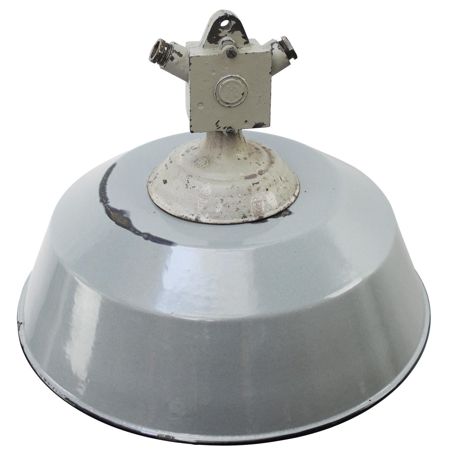 Rare and old factory lamp by Industria Rotterdam
Grey enamel with gray cast iron top
white interior

Weight: 5.50 kg / 12.1 lb

Priced per individual item. All lamps have been made suitable by international standards for incandescent light bulbs,