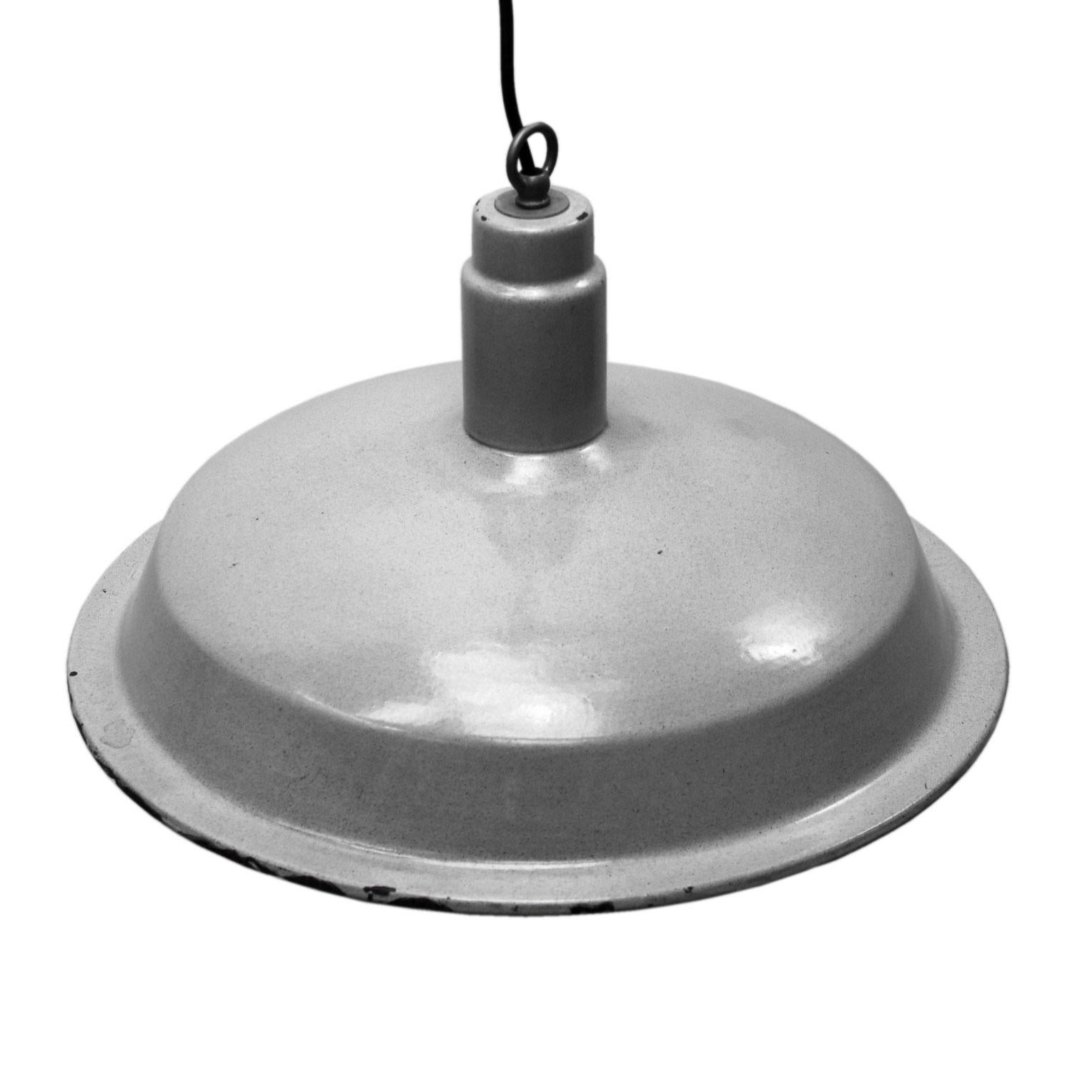 Industrial lamp. Gray enamel shade. White interior.

Weight: 2.0 kg / 4.4 lb

Priced per individual item. All lamps have been made suitable by international standards for incandescent light bulbs, energy-efficient and LED bulbs. E26/E27 bulb