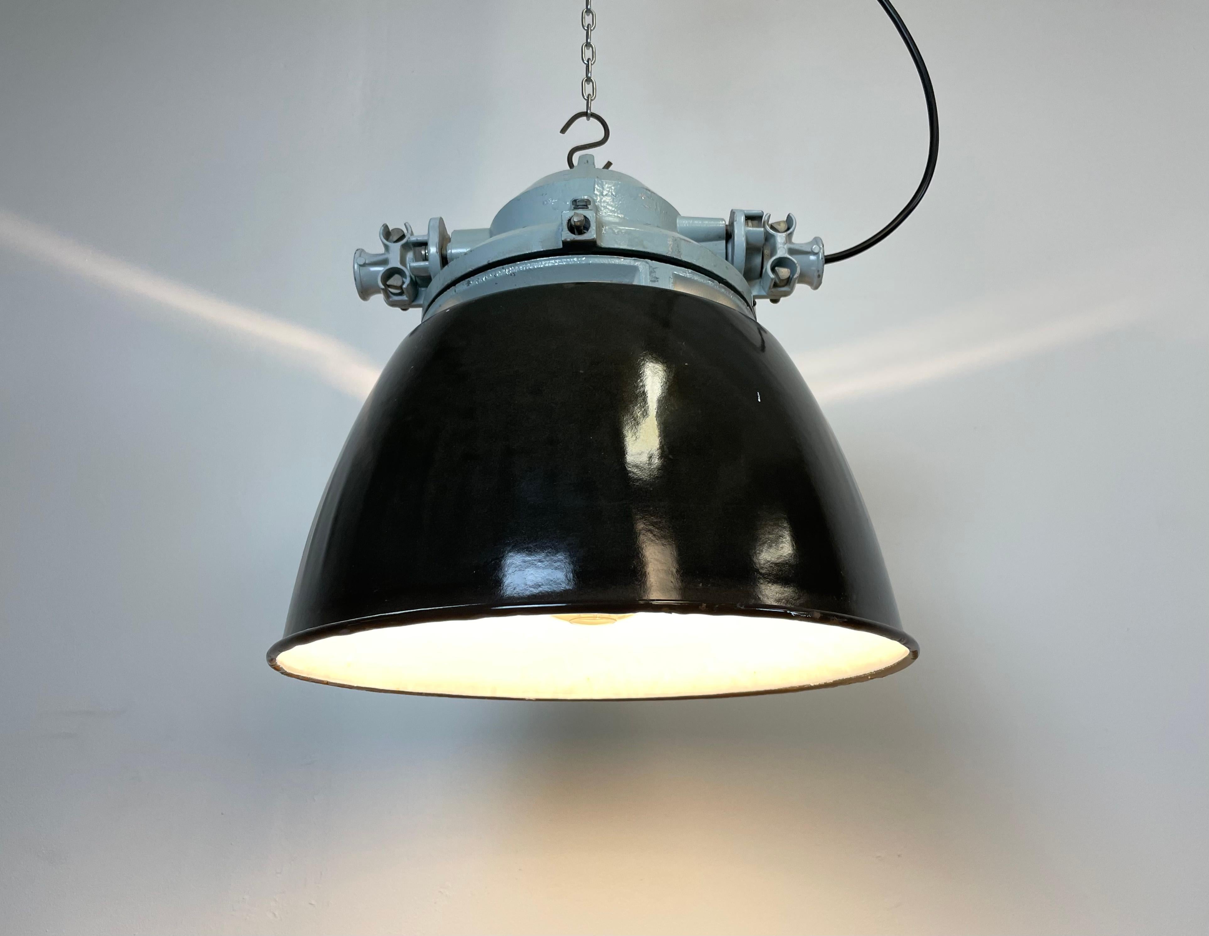 Grey Explosion Proof Lamp with Black Enameled Shade, 1970s For Sale 3