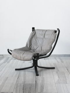 Grauer Falcon lounge sessel by Vatne Mobler