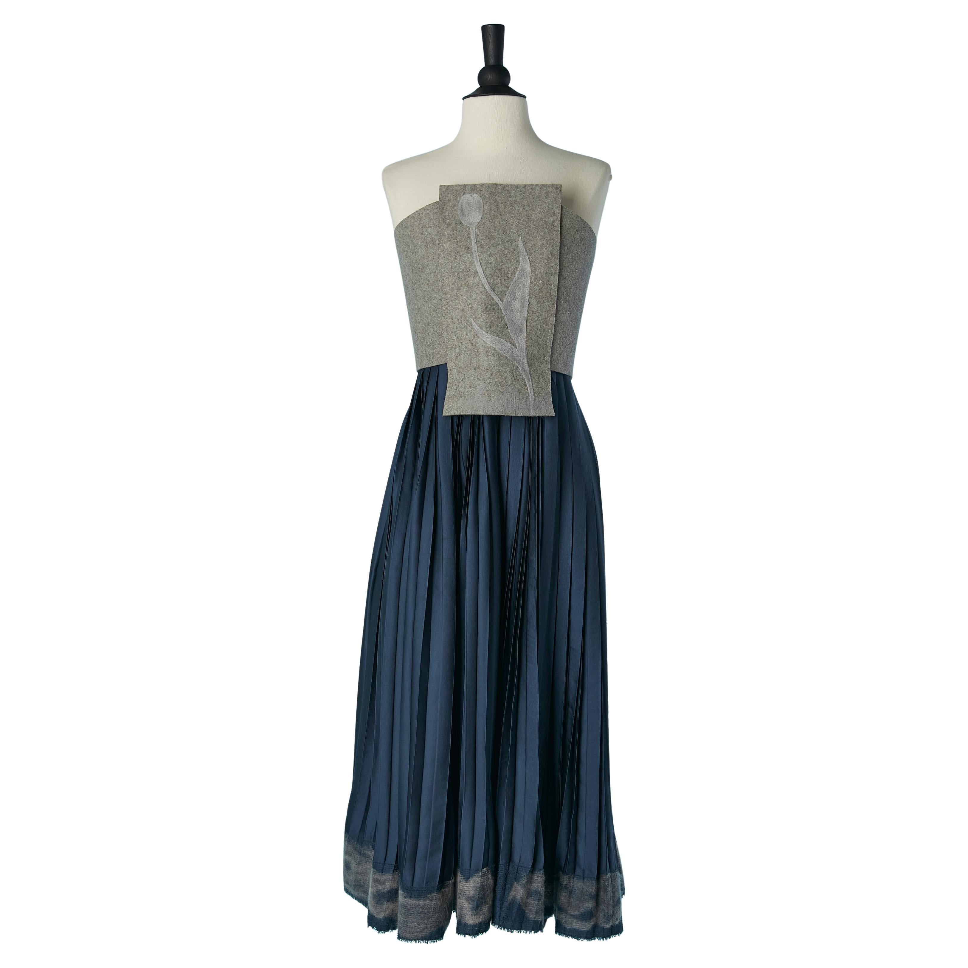 Corpiño de fieltro gris y vestido sin espalda de pliegues azules VIONNET en venta