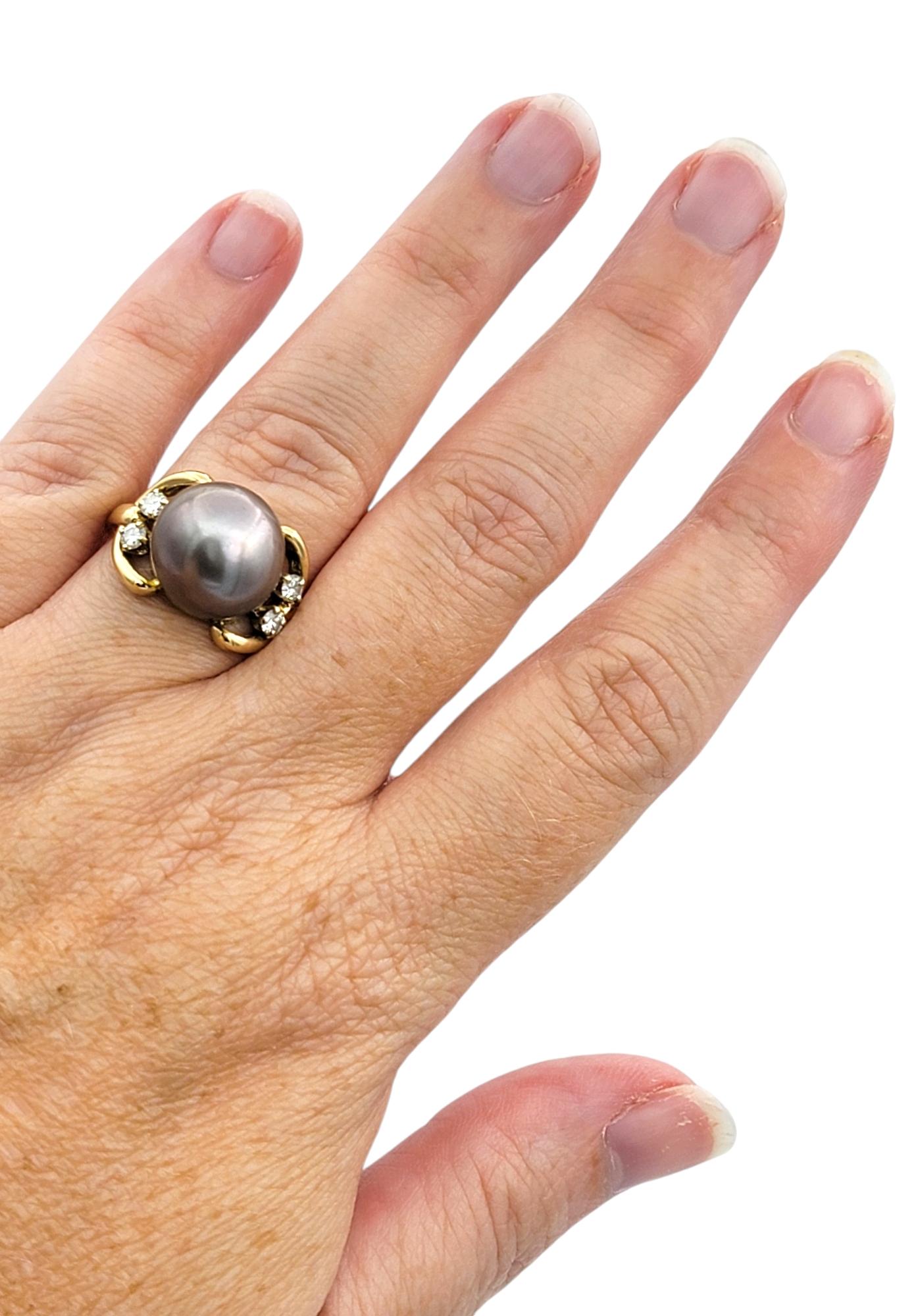 Bague cocktail en or jaune 18 carats, perle d'eau douce grise et diamant rond Pour femmes en vente