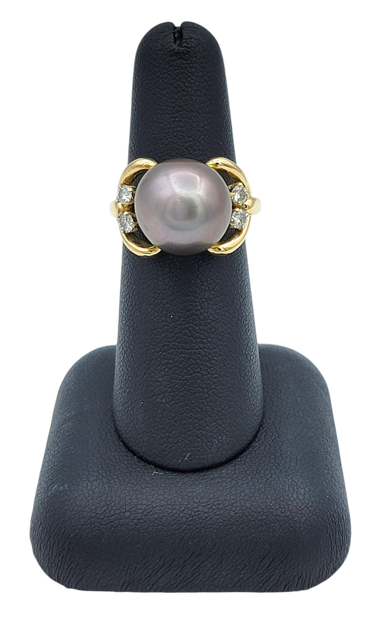 Bague cocktail en or jaune 18 carats, perle d'eau douce grise et diamant rond en vente 2