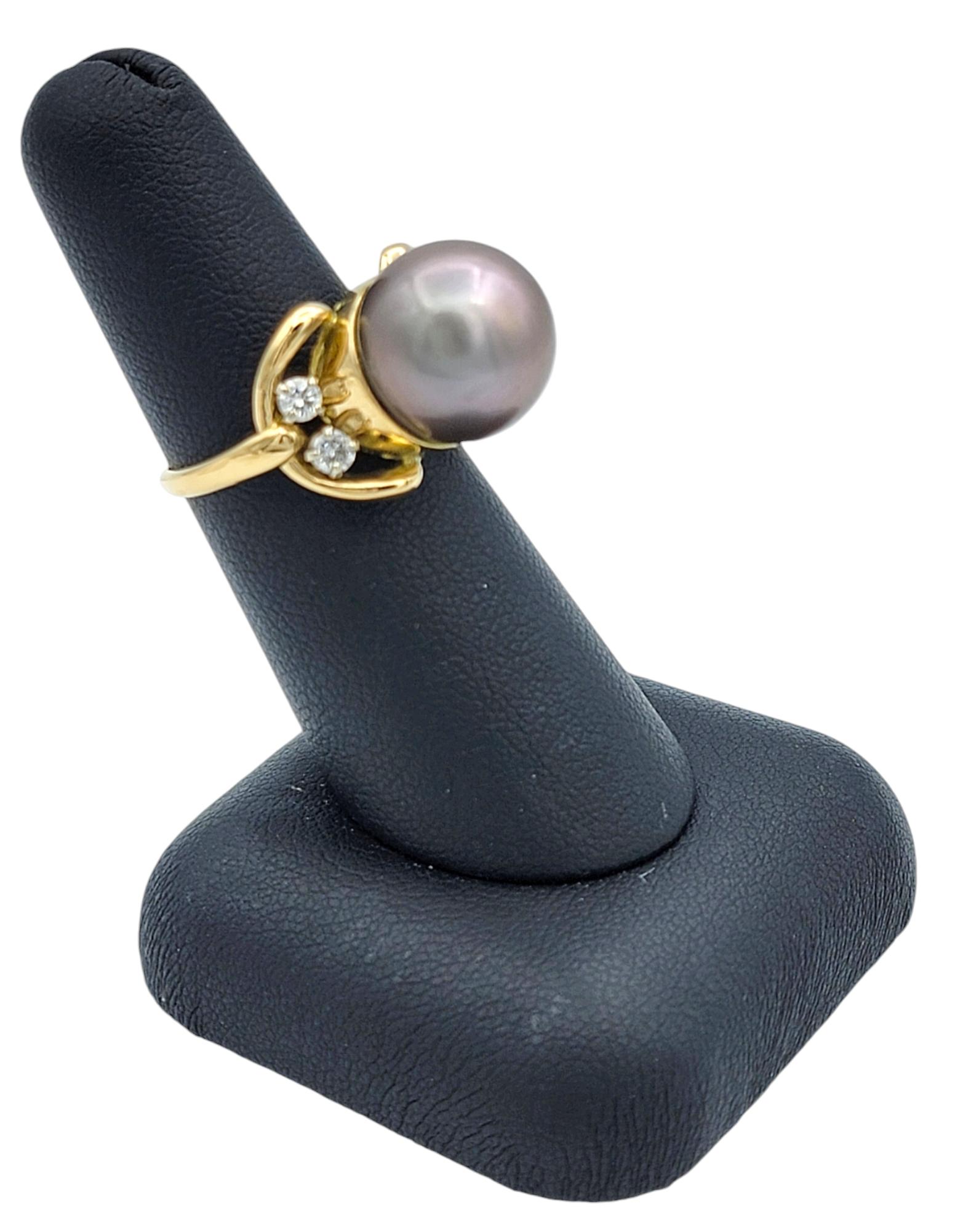 Bague cocktail en or jaune 18 carats, perle d'eau douce grise et diamant rond en vente 3