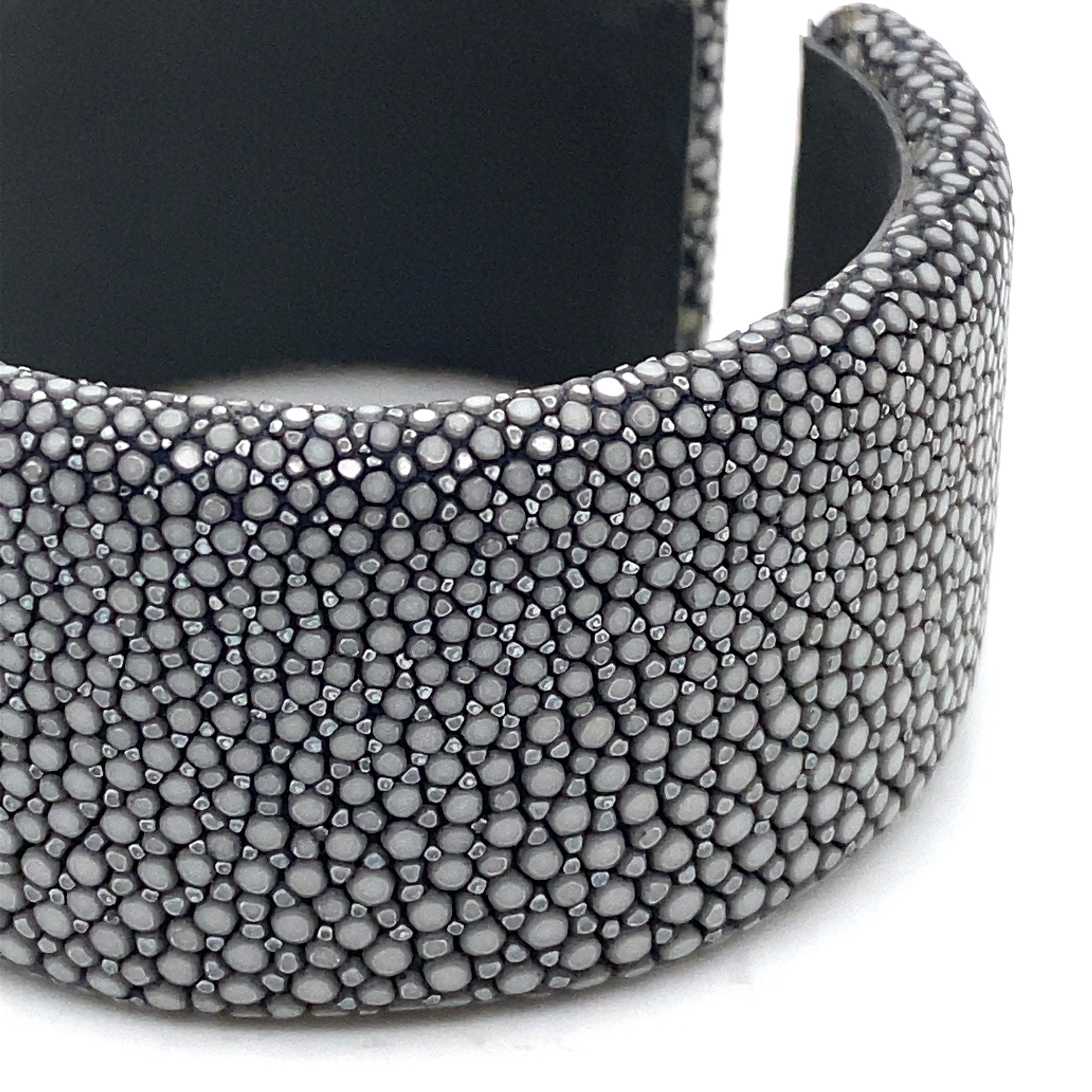 Grey Galuchat Cuff Bracelet In New Condition For Sale In Vannes, FR