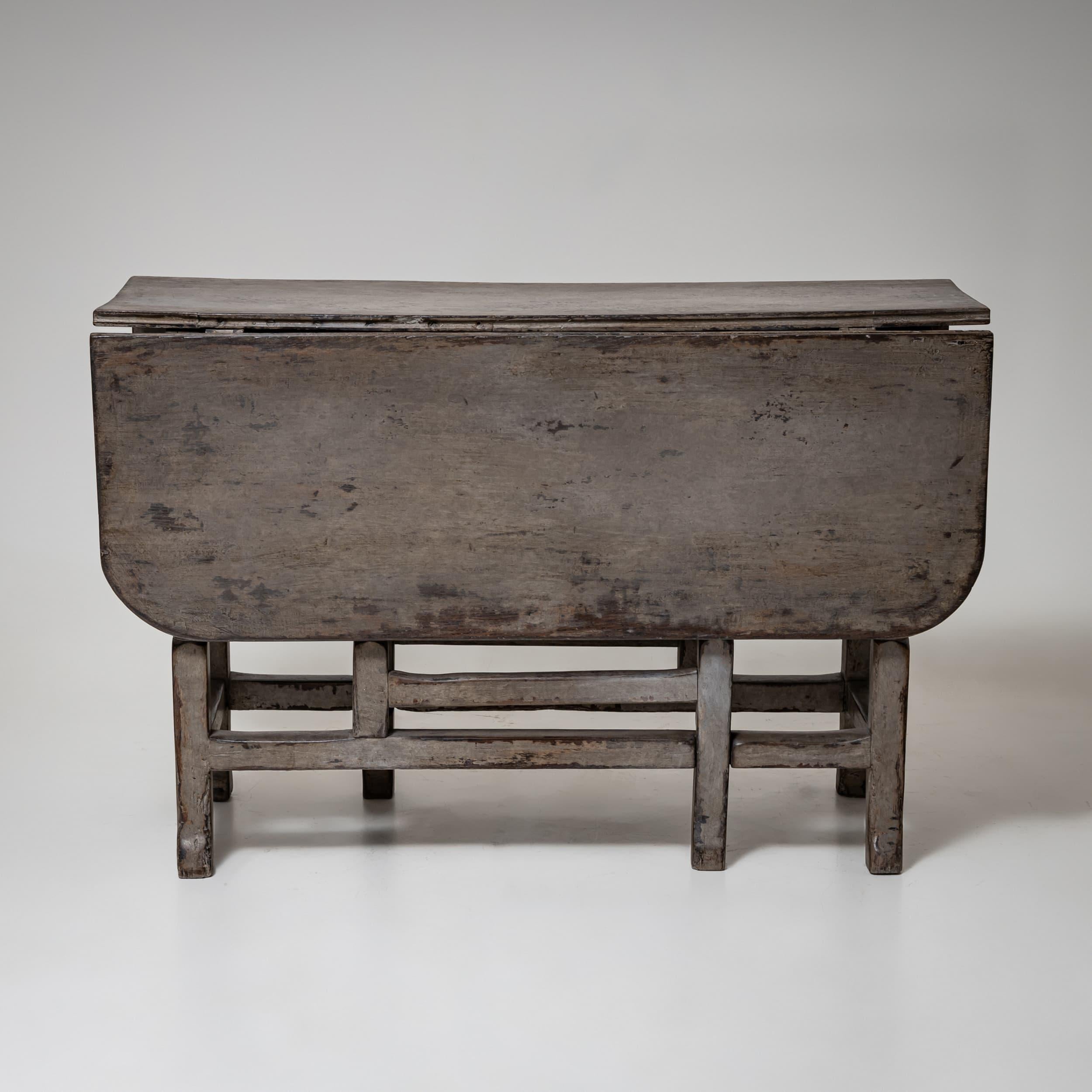 Grauer Tisch mit Torpfosten, um 1900 (Edwardian) im Angebot