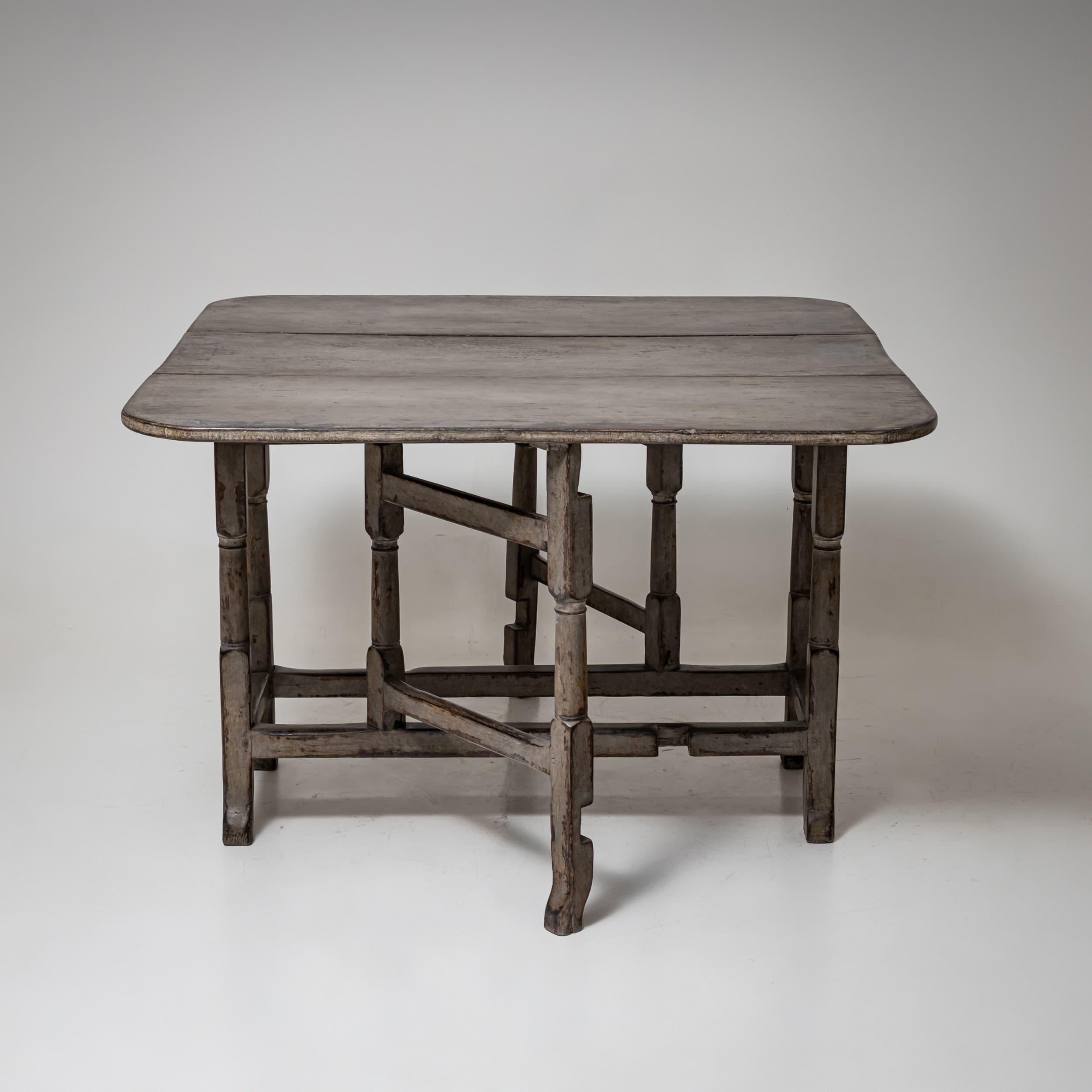 Grauer Tisch mit Torpfosten, um 1900 (Handbemalt) im Angebot