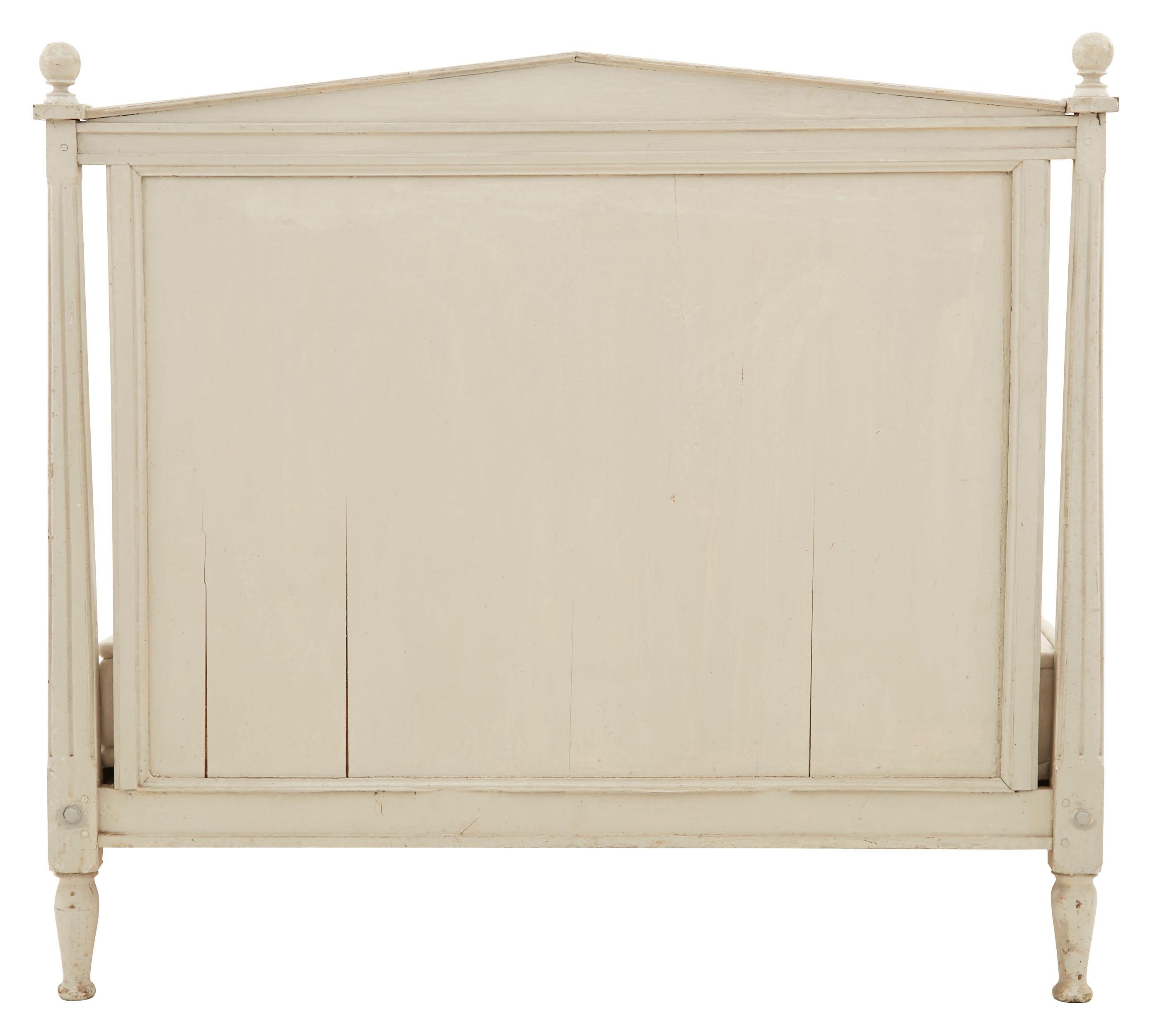 Hand-Painted Grey Hand Painted French Daybed with Natural Linen Matress