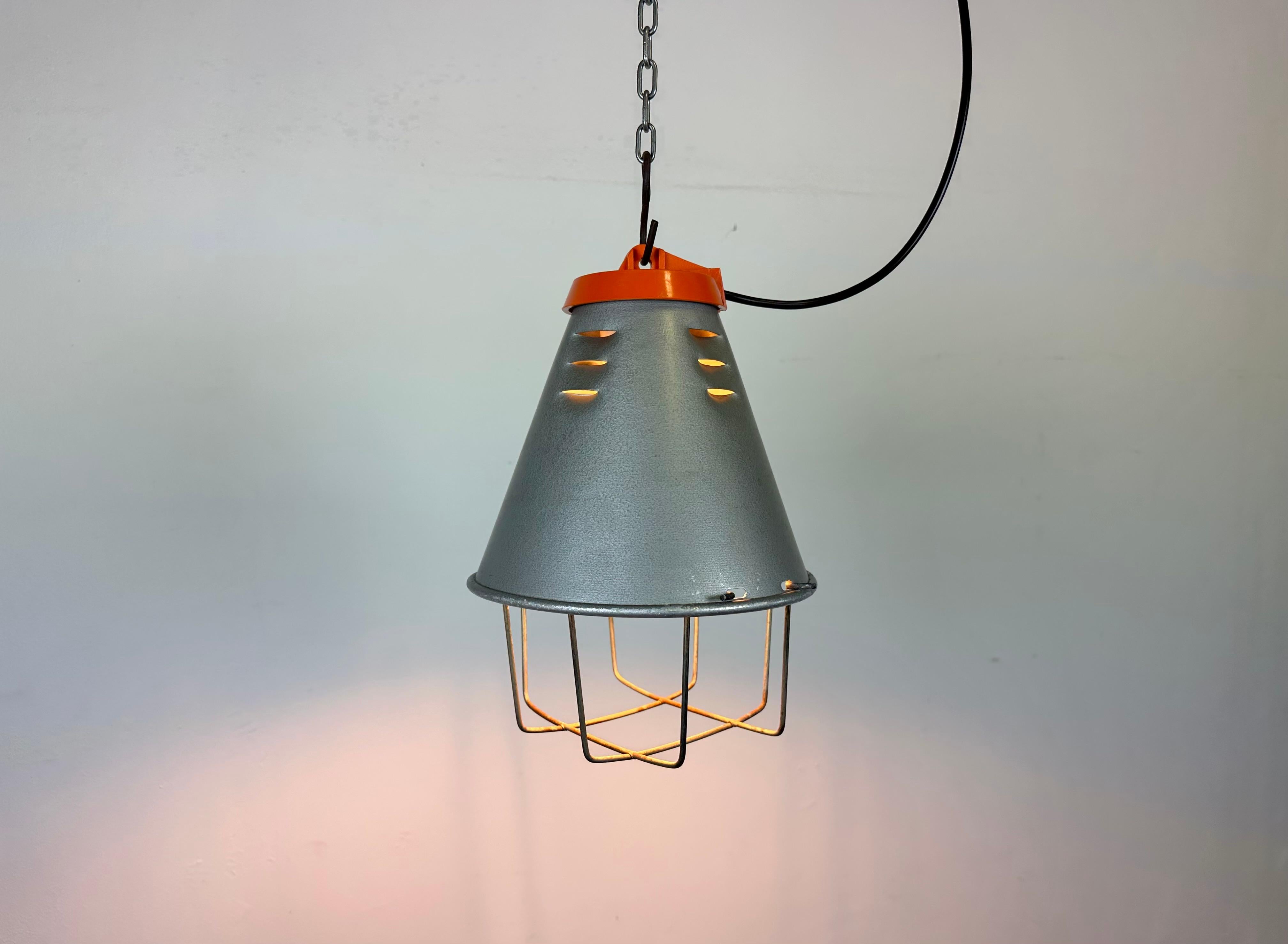 Lampe pendante cage industrielle en aluminium gris, 1970 en vente 3