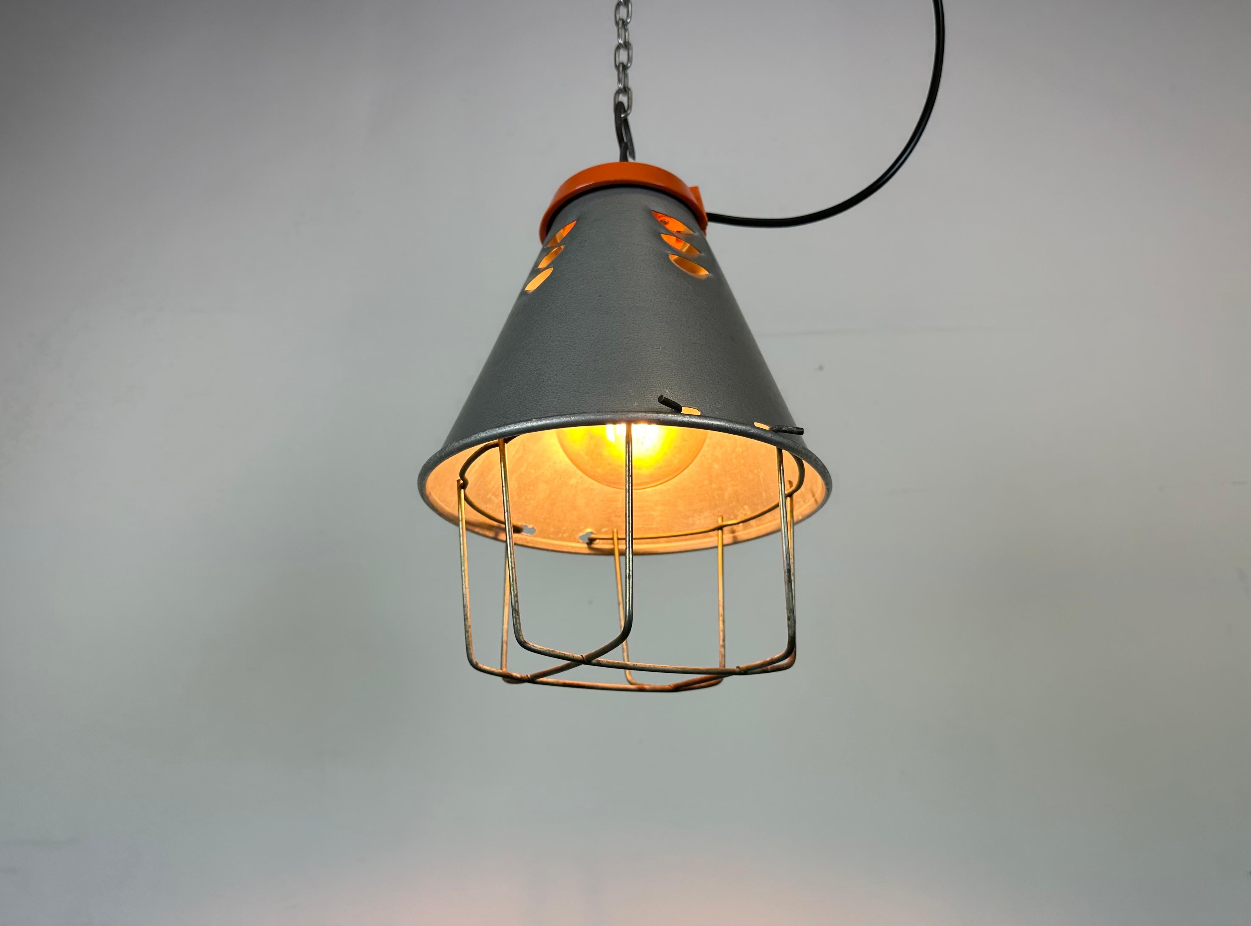Lampe pendante cage industrielle en aluminium gris, 1970 en vente 4