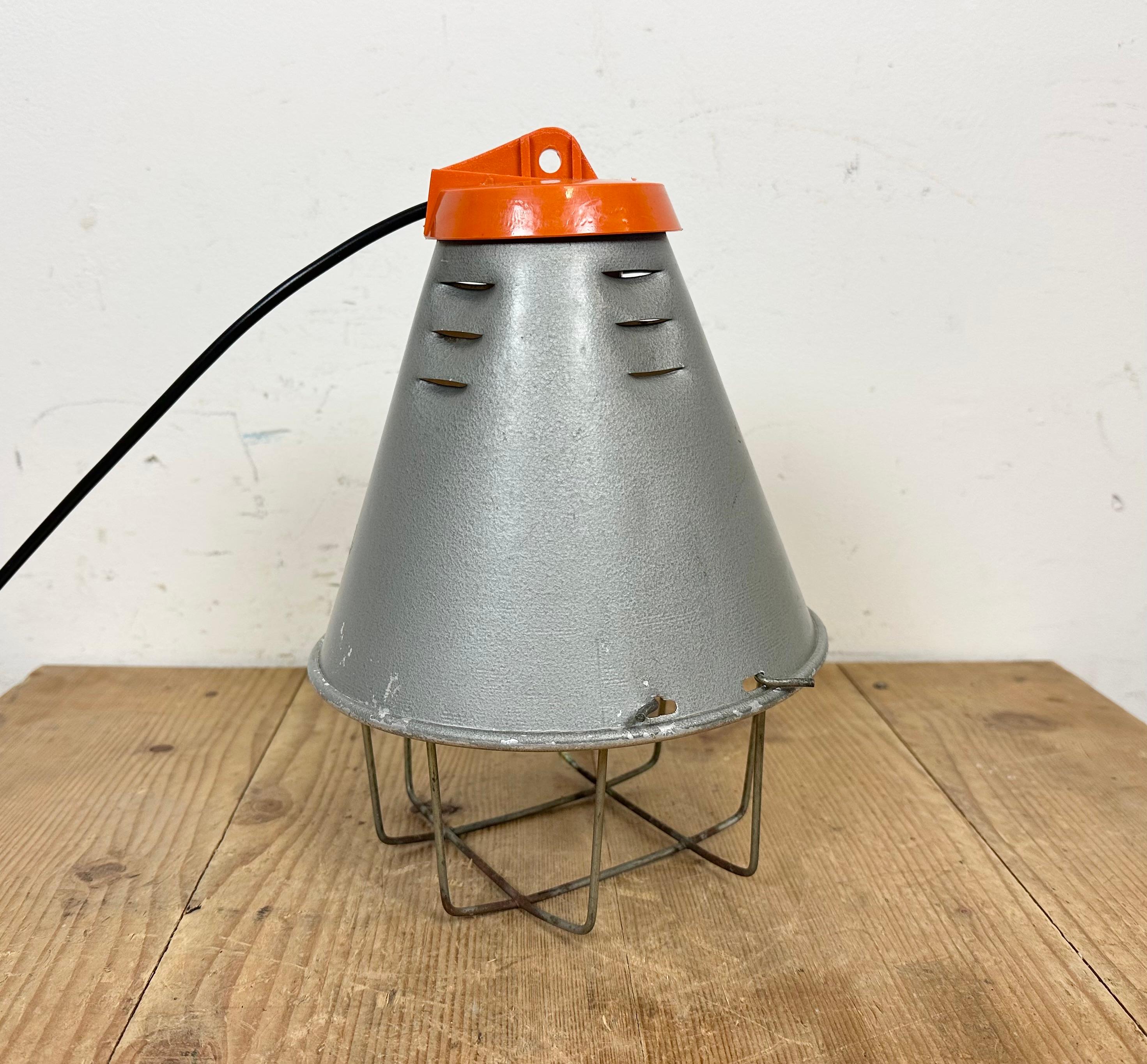 Lampe pendante cage industrielle en aluminium gris, 1970 en vente 5