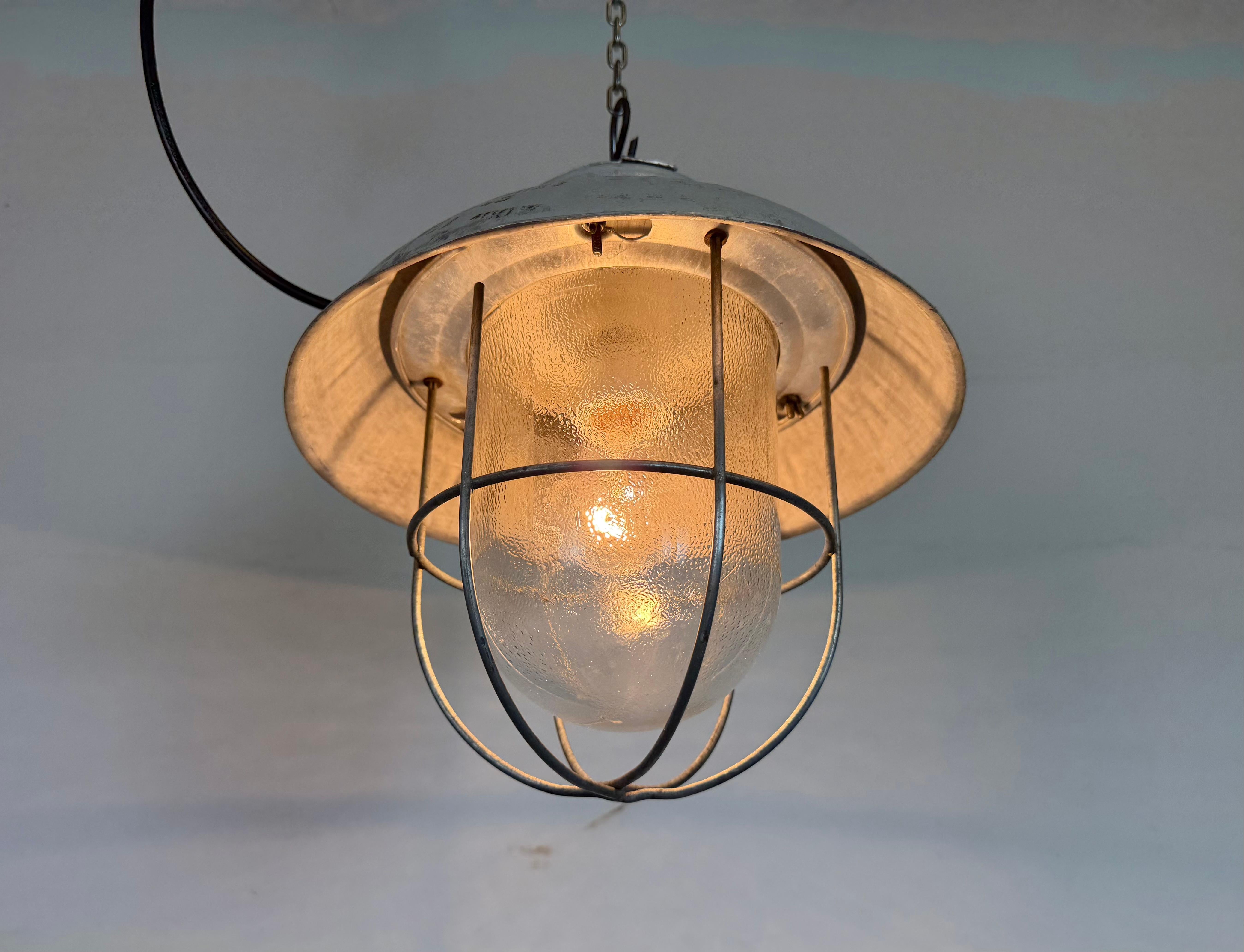 Lámpara Colgante Jaula de Aluminio Industrial Gris con Cristal Esmerilado, Años 70 en venta 6