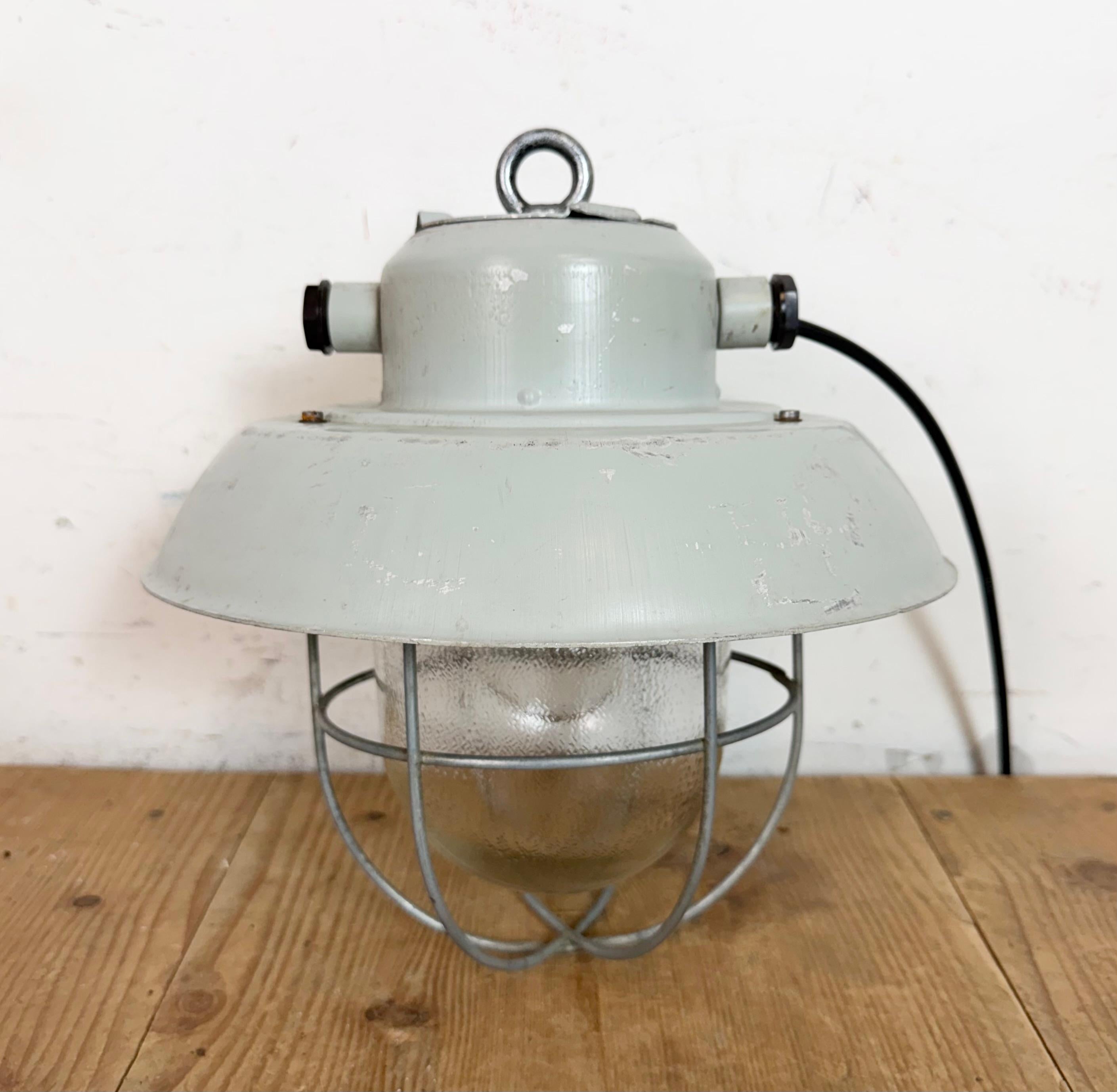 Lámpara Colgante Jaula de Aluminio Industrial Gris con Cristal Esmerilado, Años 70 en venta 7