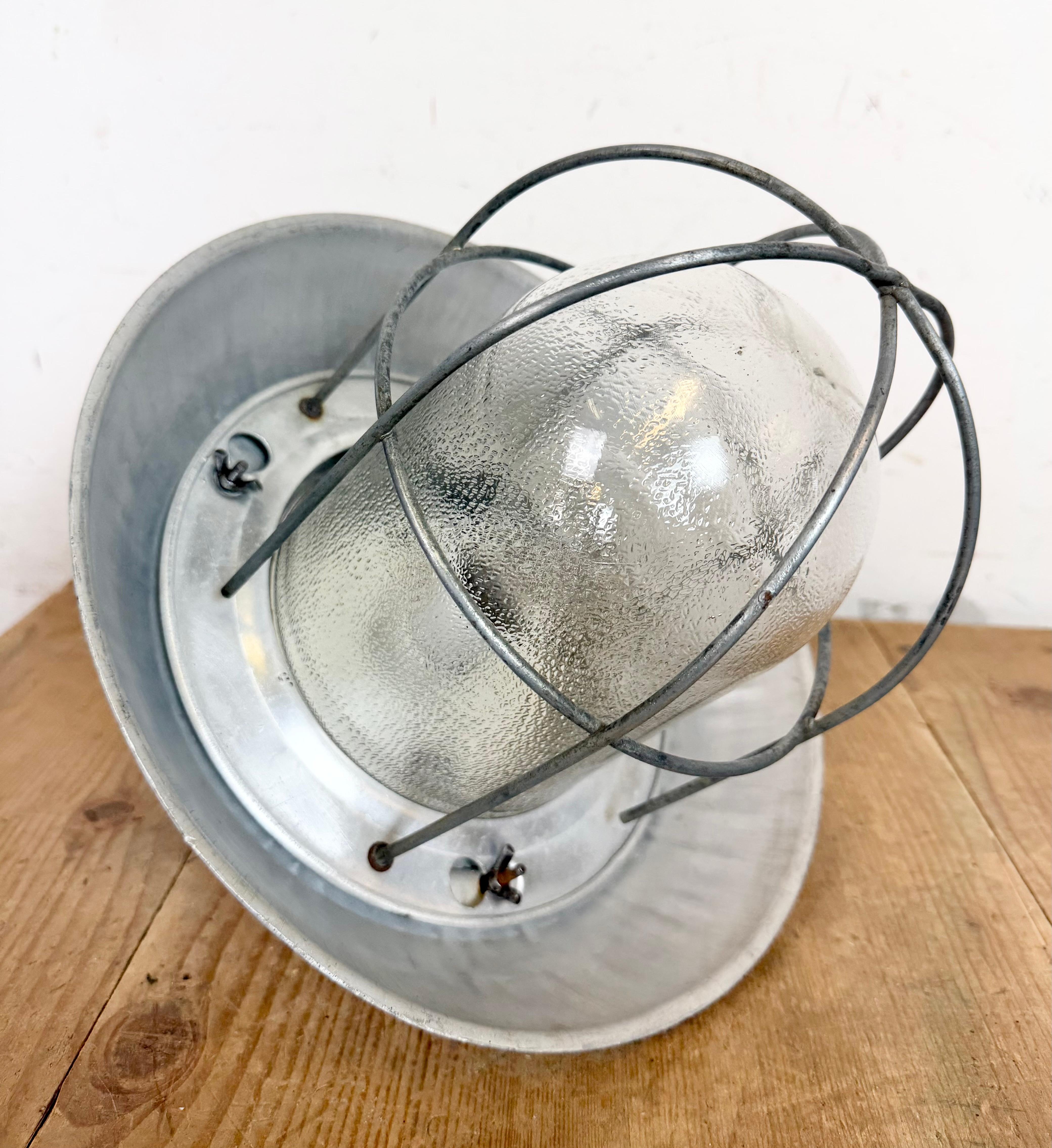 Lámpara Colgante Jaula de Aluminio Industrial Gris con Cristal Esmerilado, Años 70 en venta 10