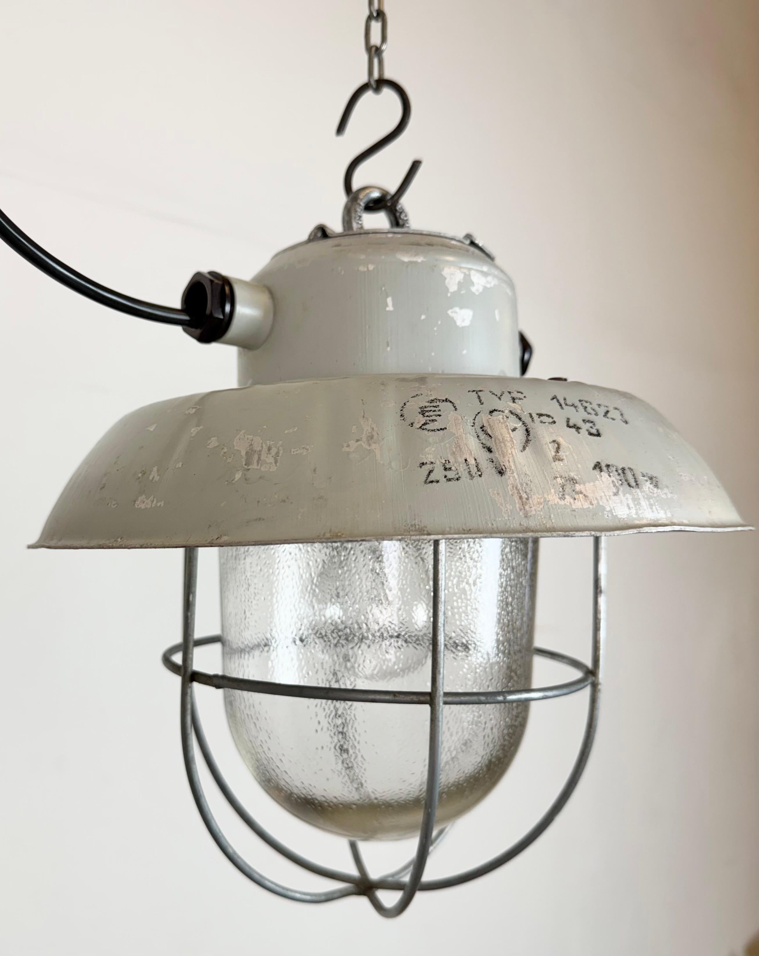 Lámpara Colgante Jaula de Aluminio Industrial Gris con Cristal Esmerilado, Años 70 finales del siglo XX en venta